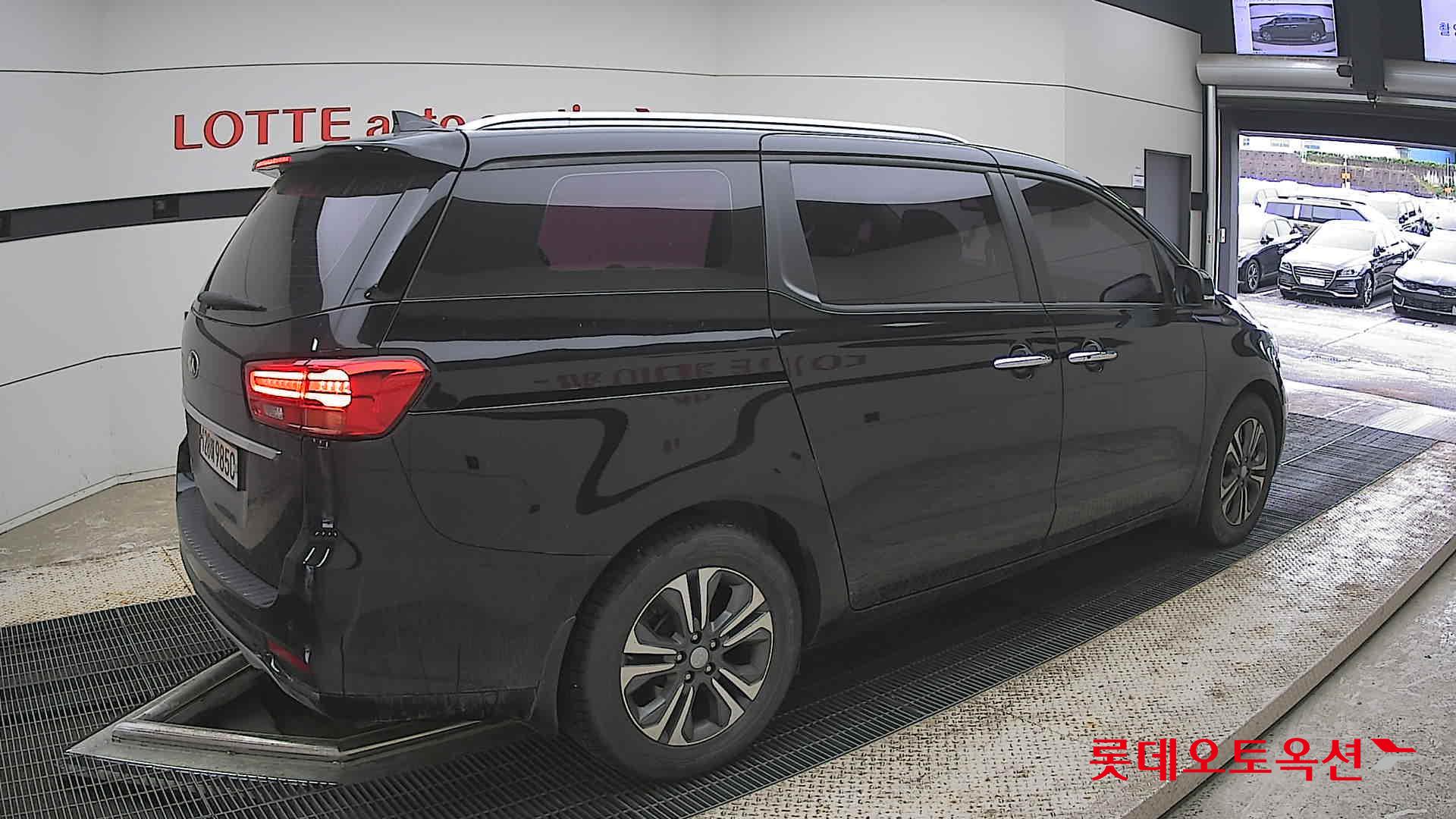 Kia New Carnival - 19
