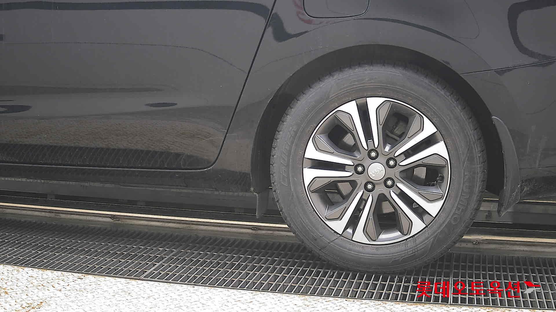 Kia New Carnival - 26
