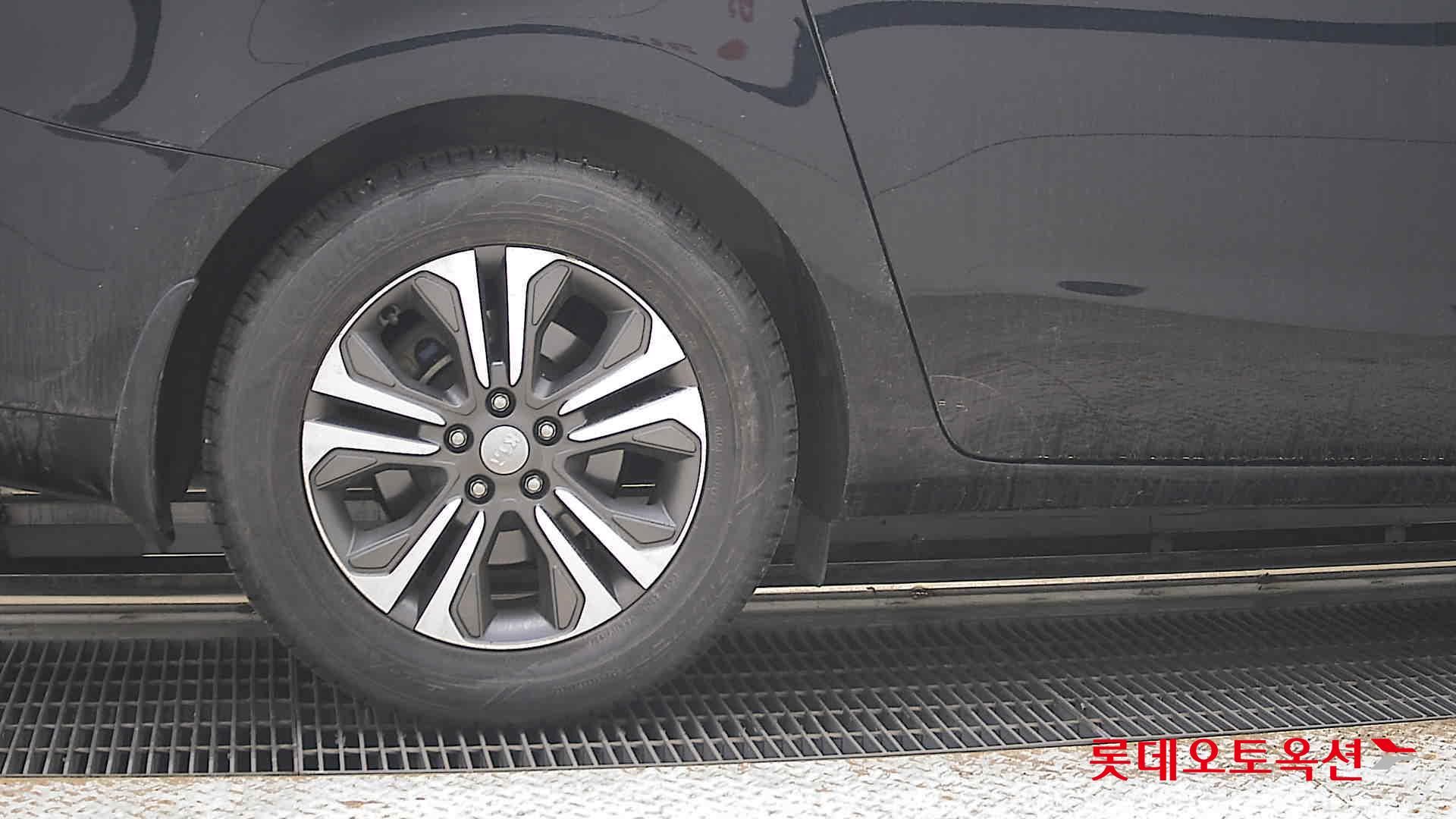Kia New Carnival - 28