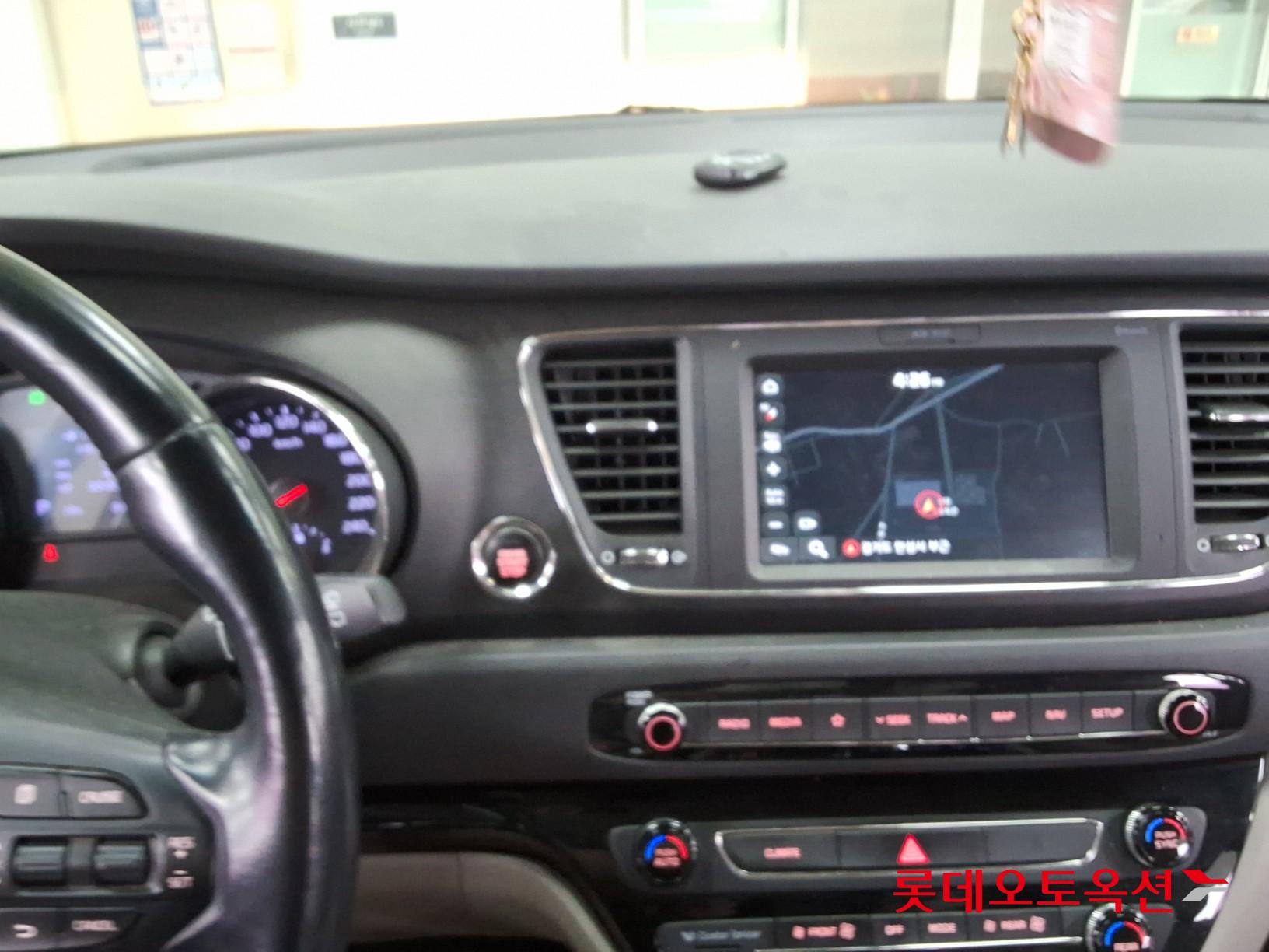 Kia New Carnival - 32