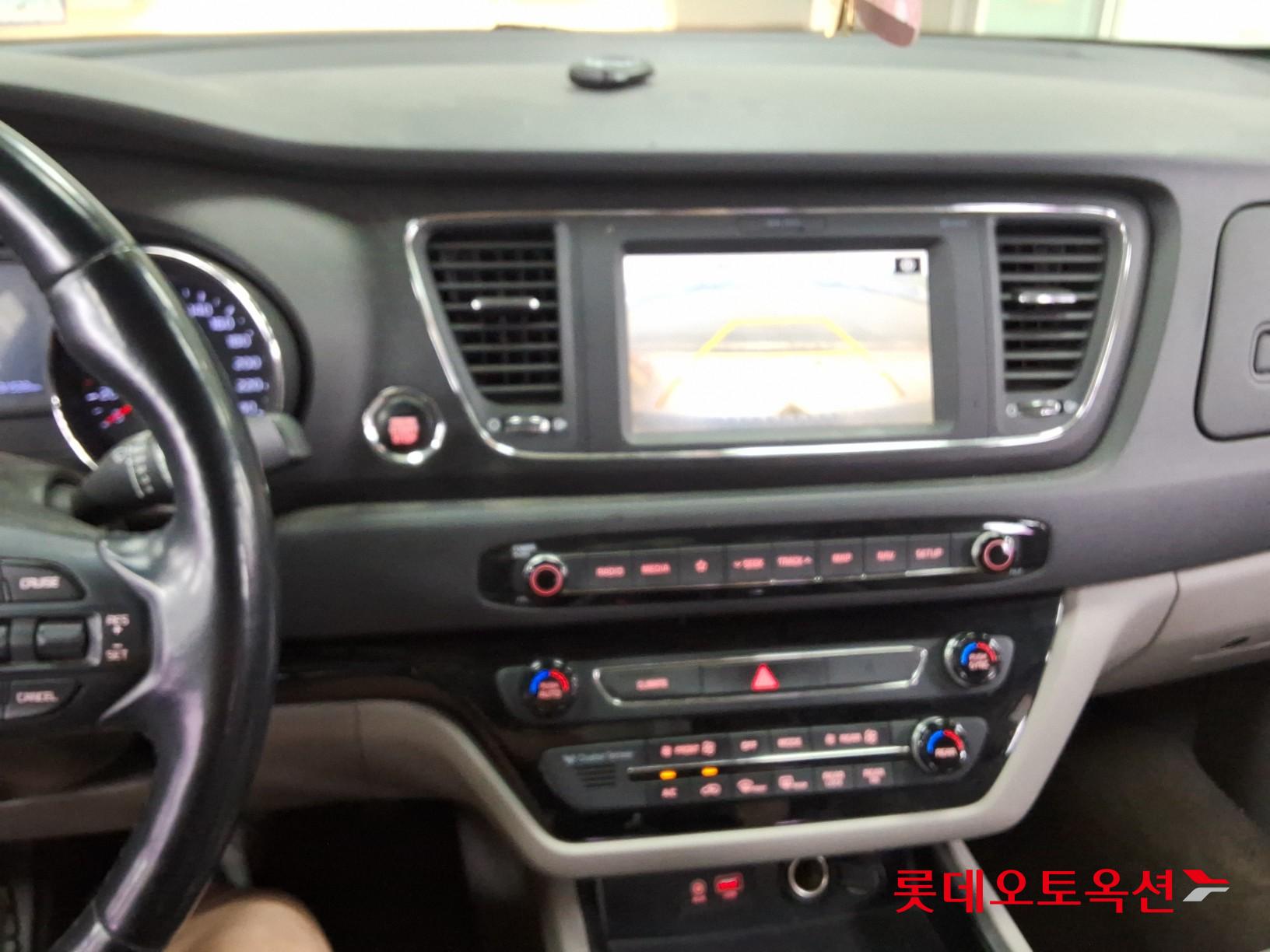 Kia New Carnival - 33