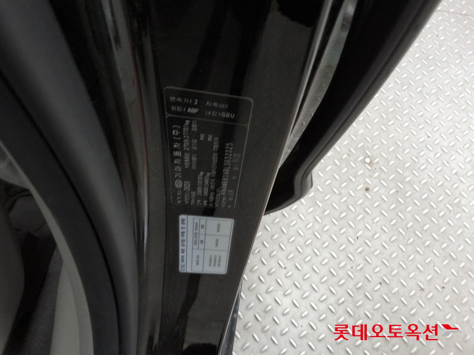 Kia New Carnival - 36