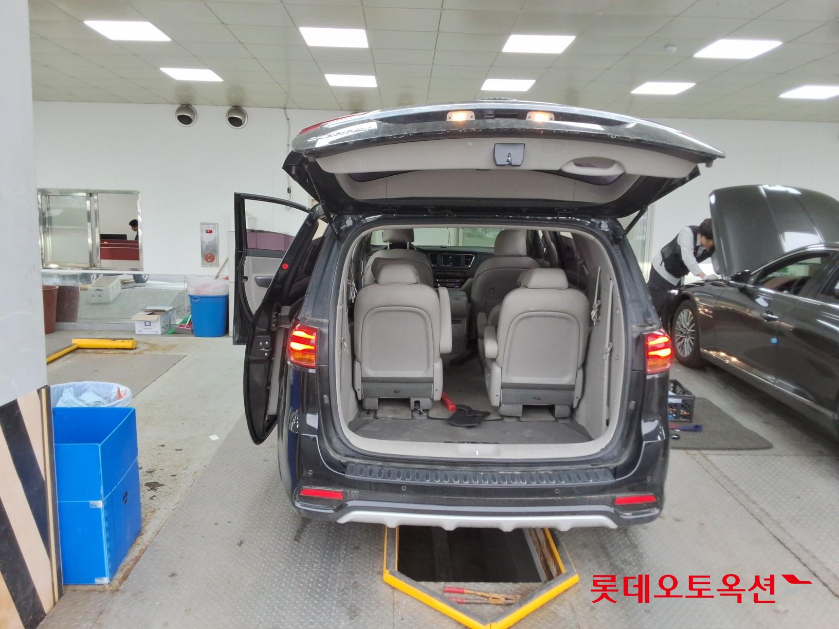Kia New Carnival - 9