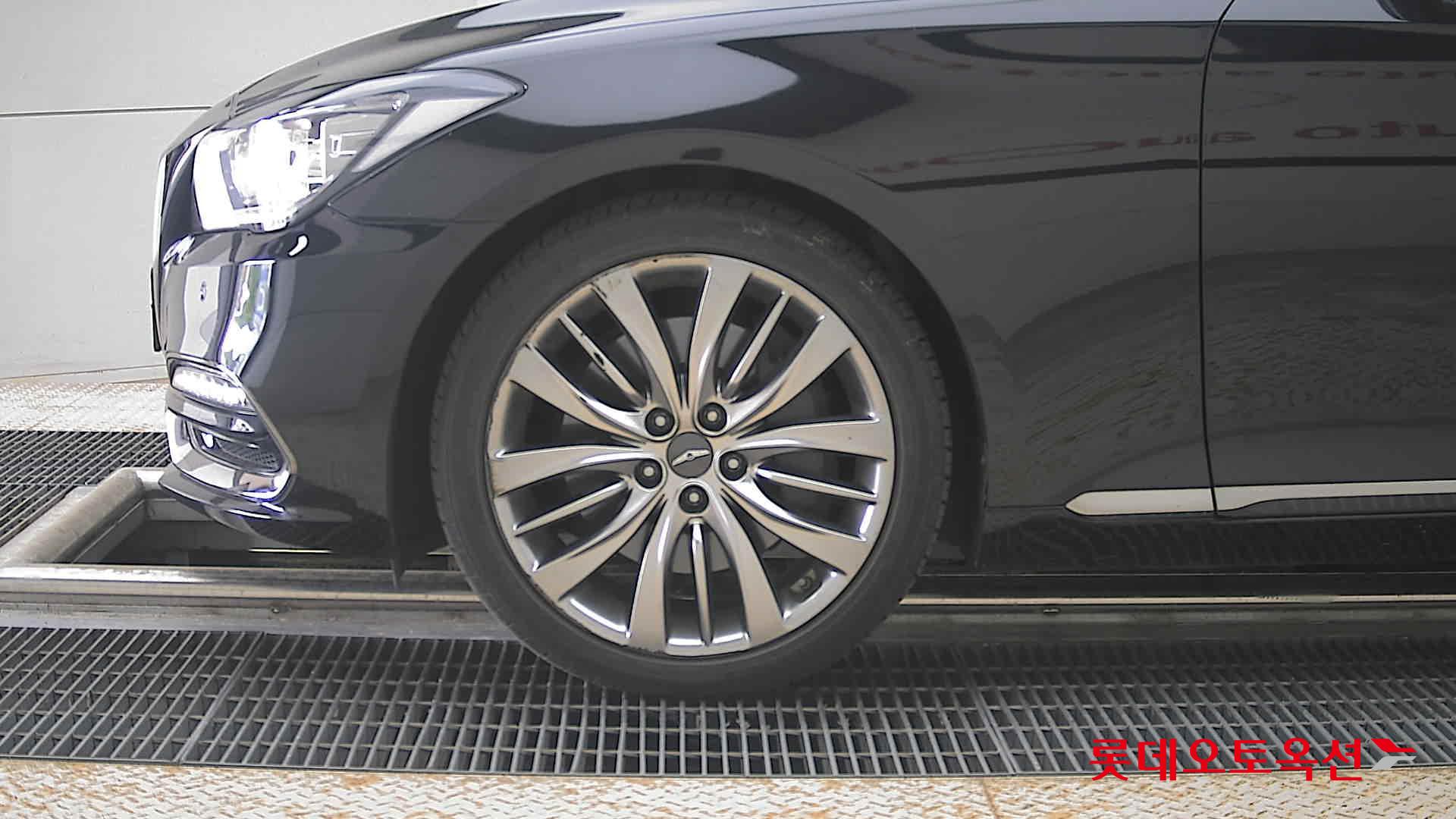Genesis G80 - 25