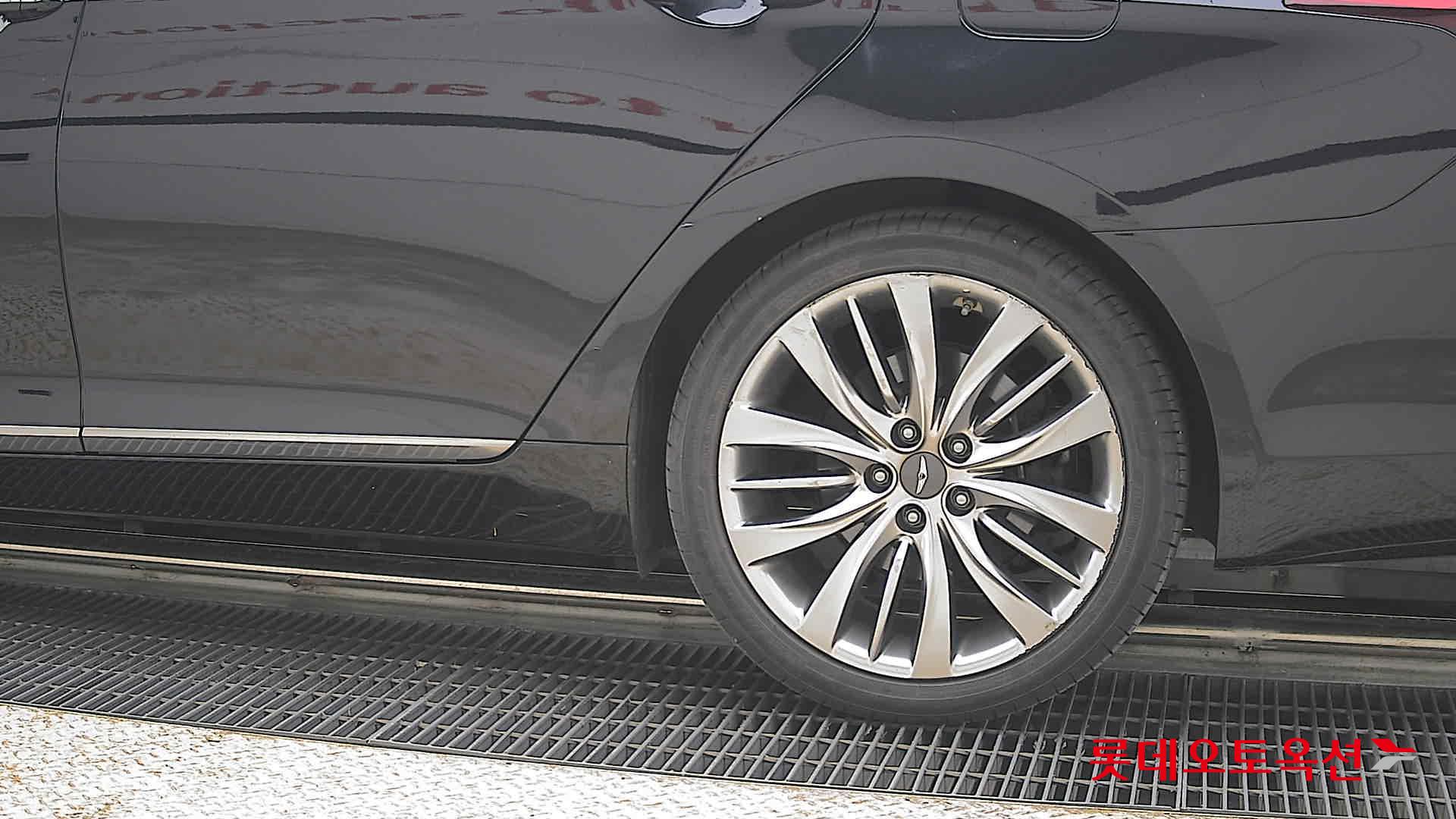 Genesis G80 - 26