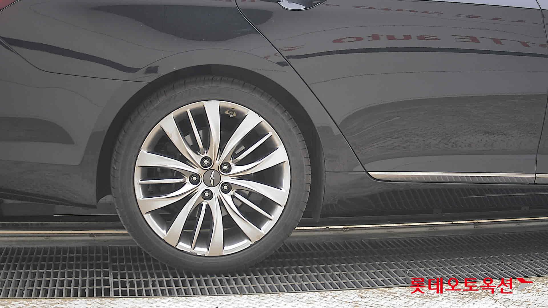 Genesis G80 - 28