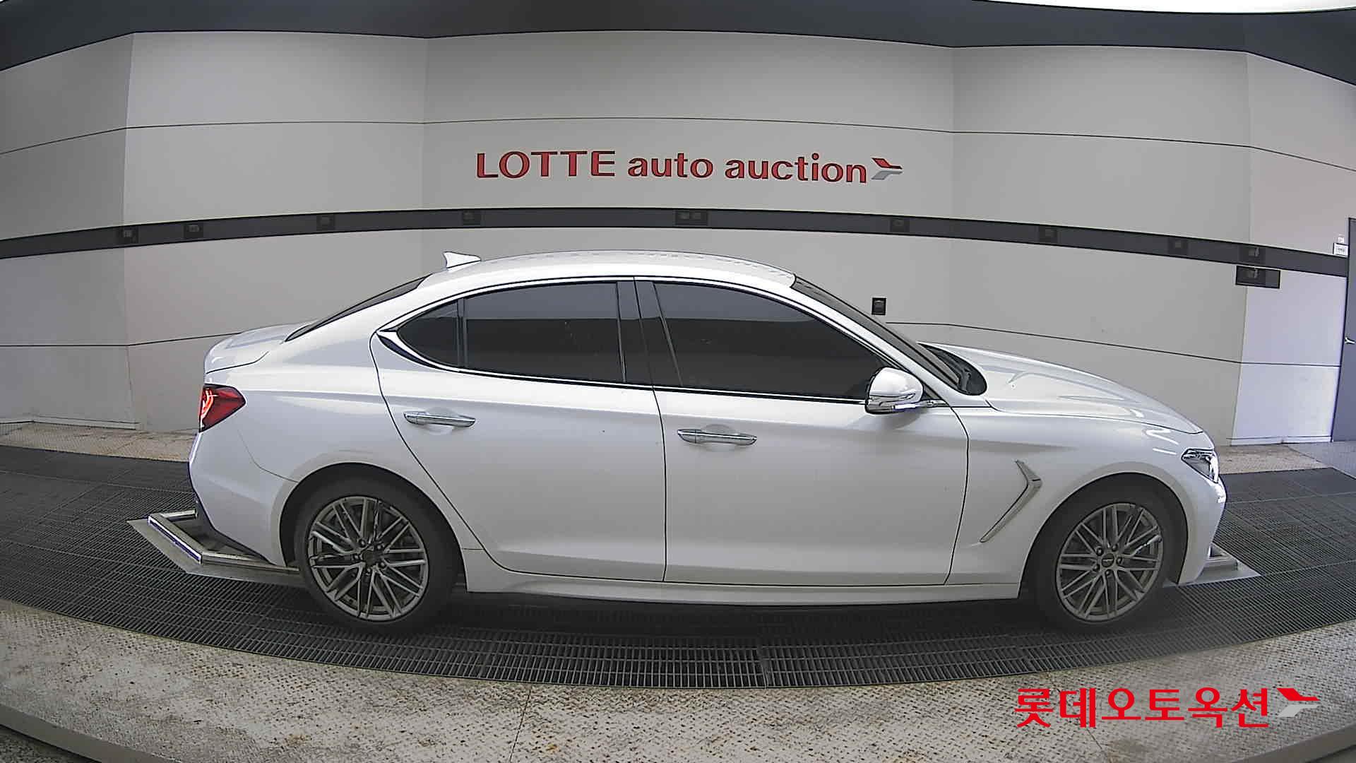 Genesis G70 - 21