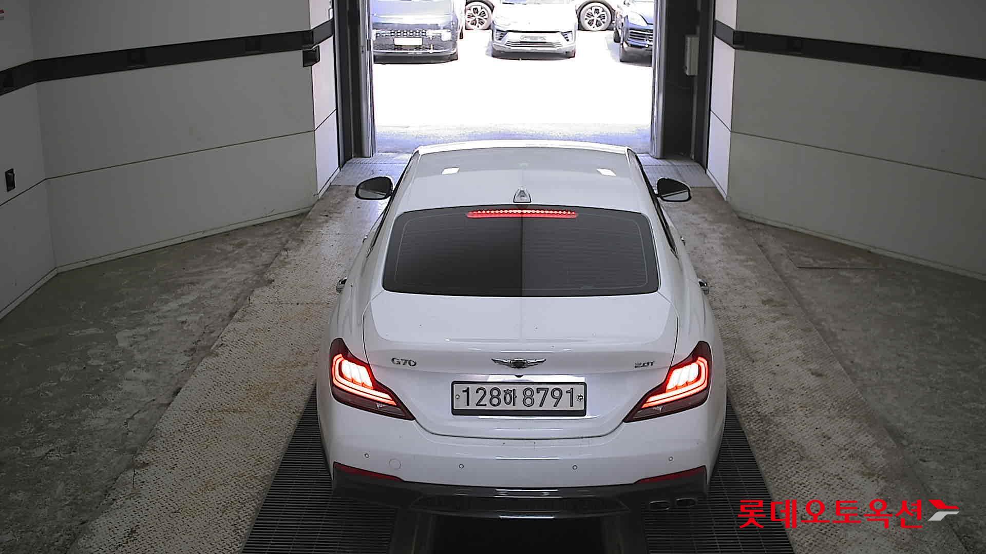 Genesis G70 - 17