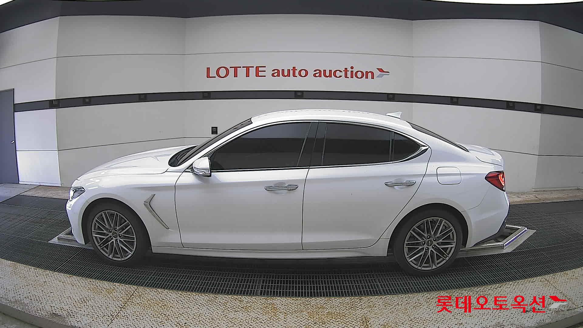 Genesis G70 - 13