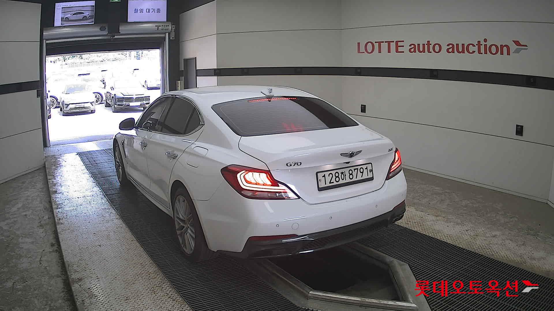 Genesis G70 - 16