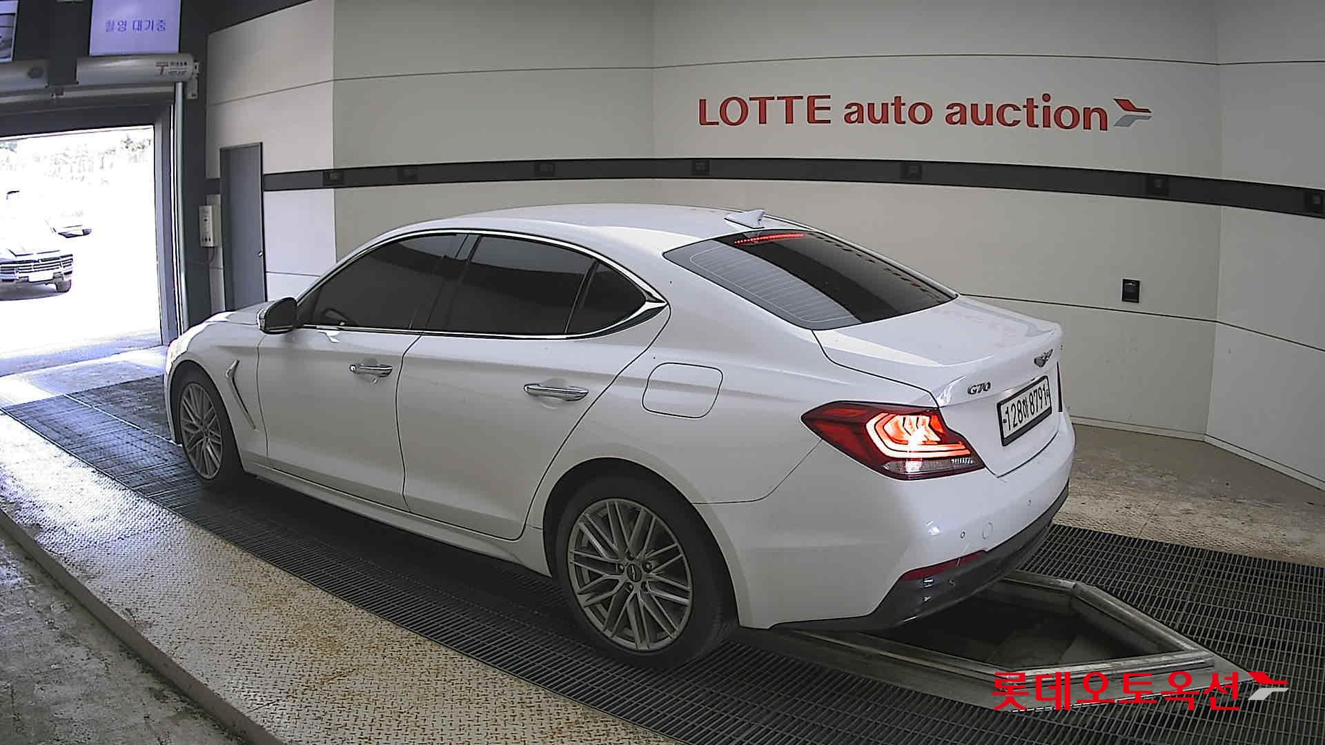 Genesis G70 - 15