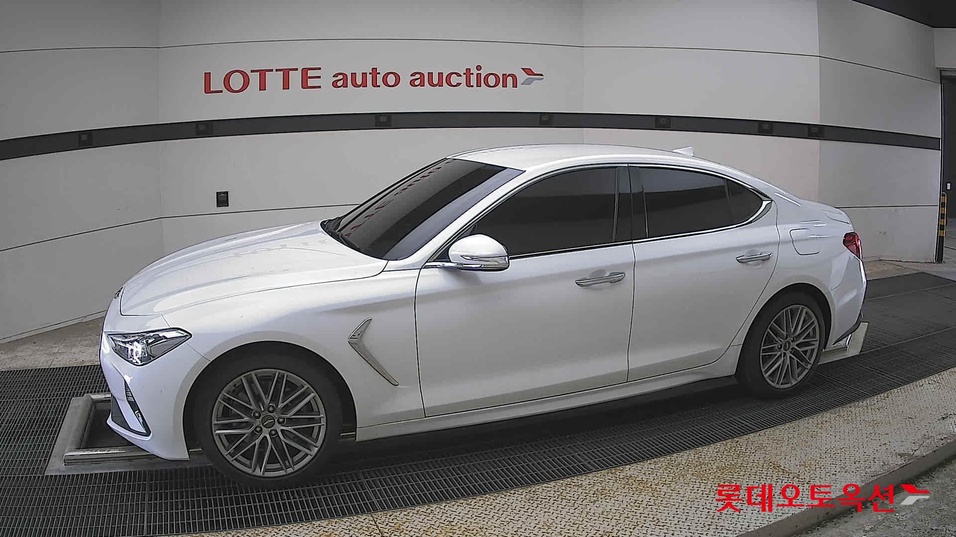 Genesis G70 - 12