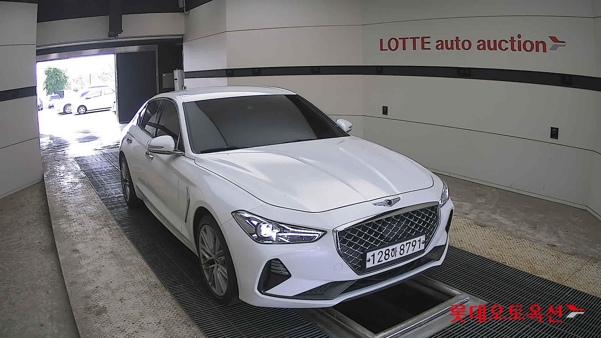 Genesis G70 - 24