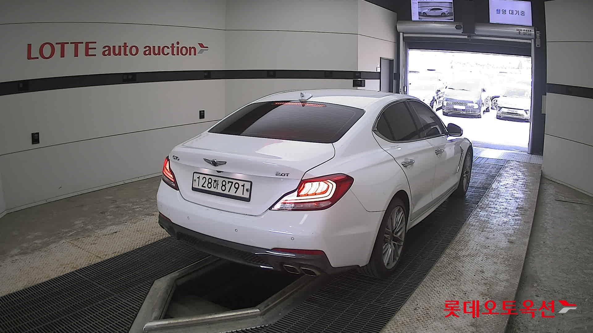 Genesis G70 - 18