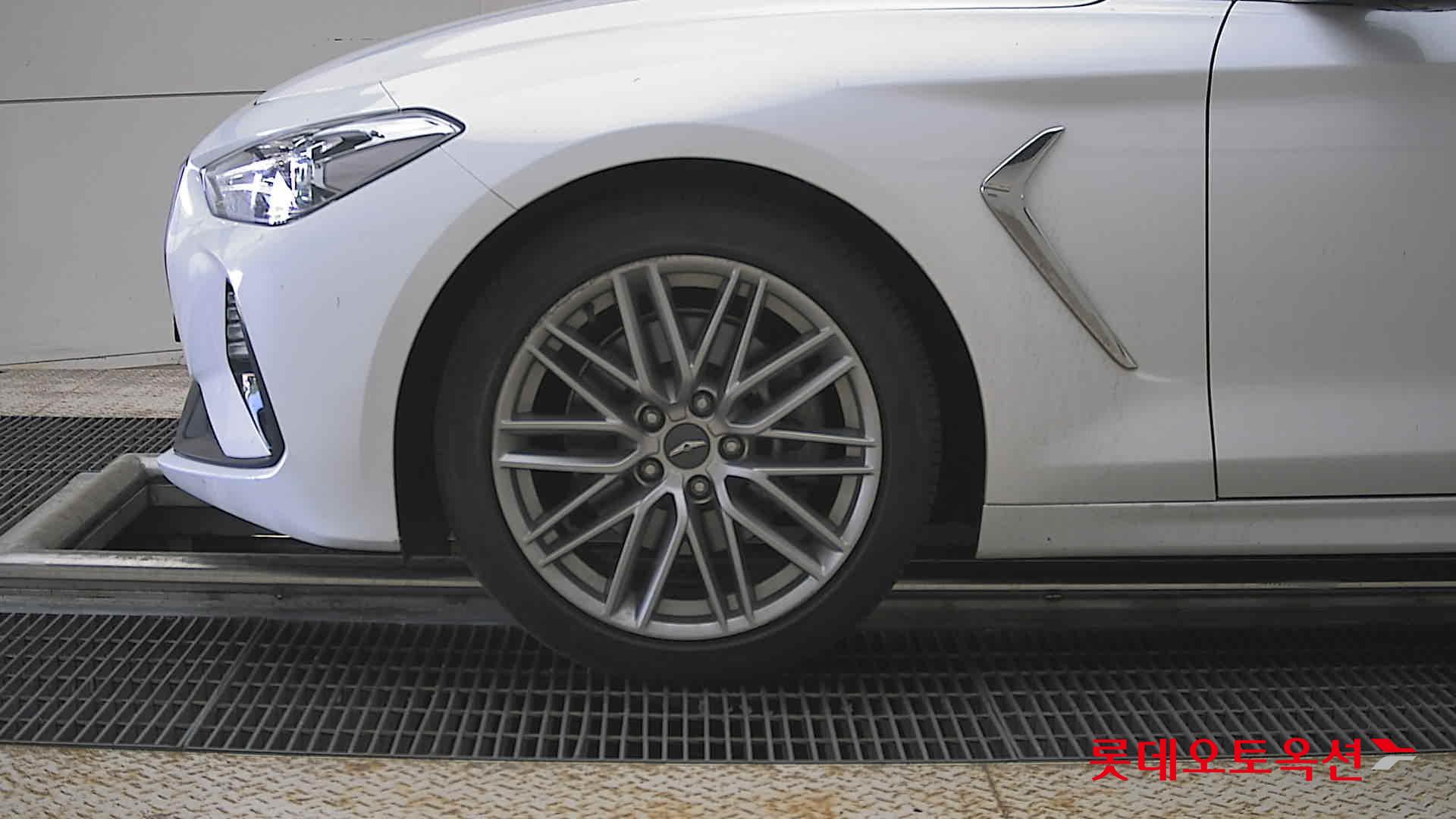 Genesis G70 - 25