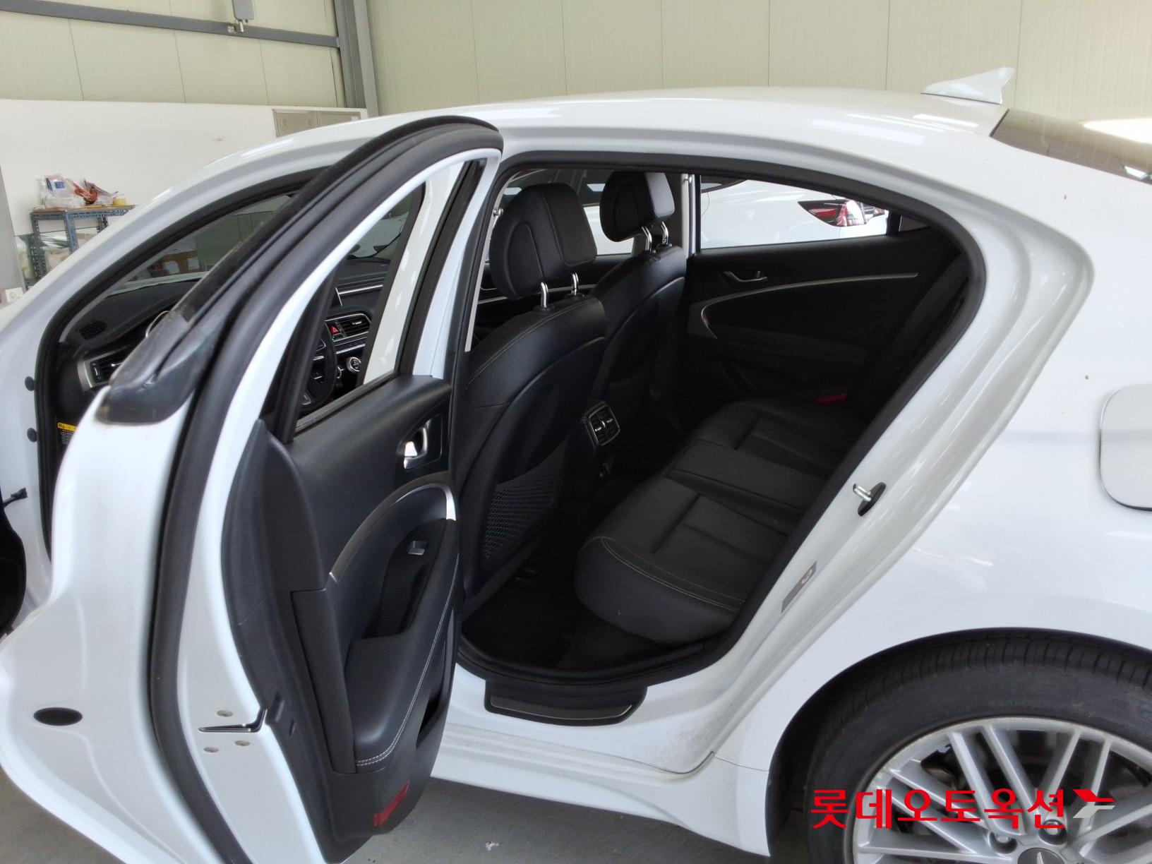 Genesis G70 - 38