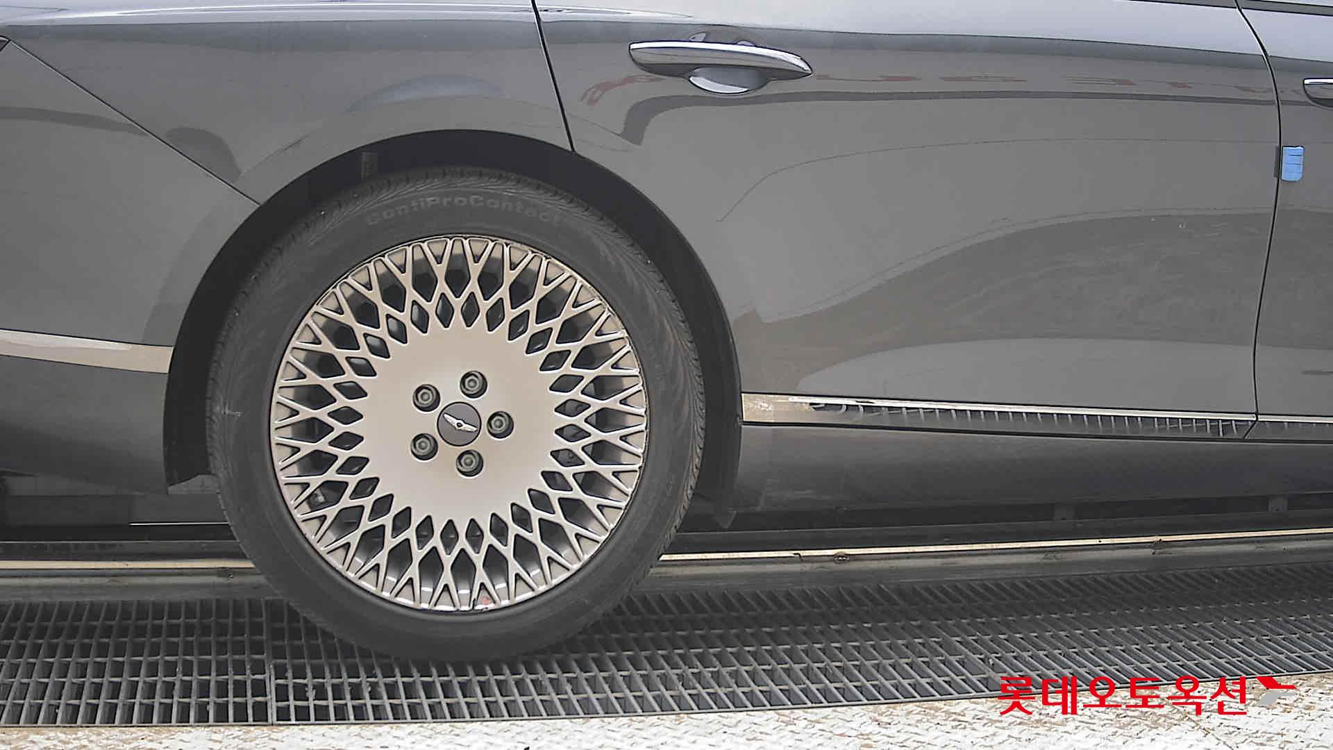 Genesis G80 - 28