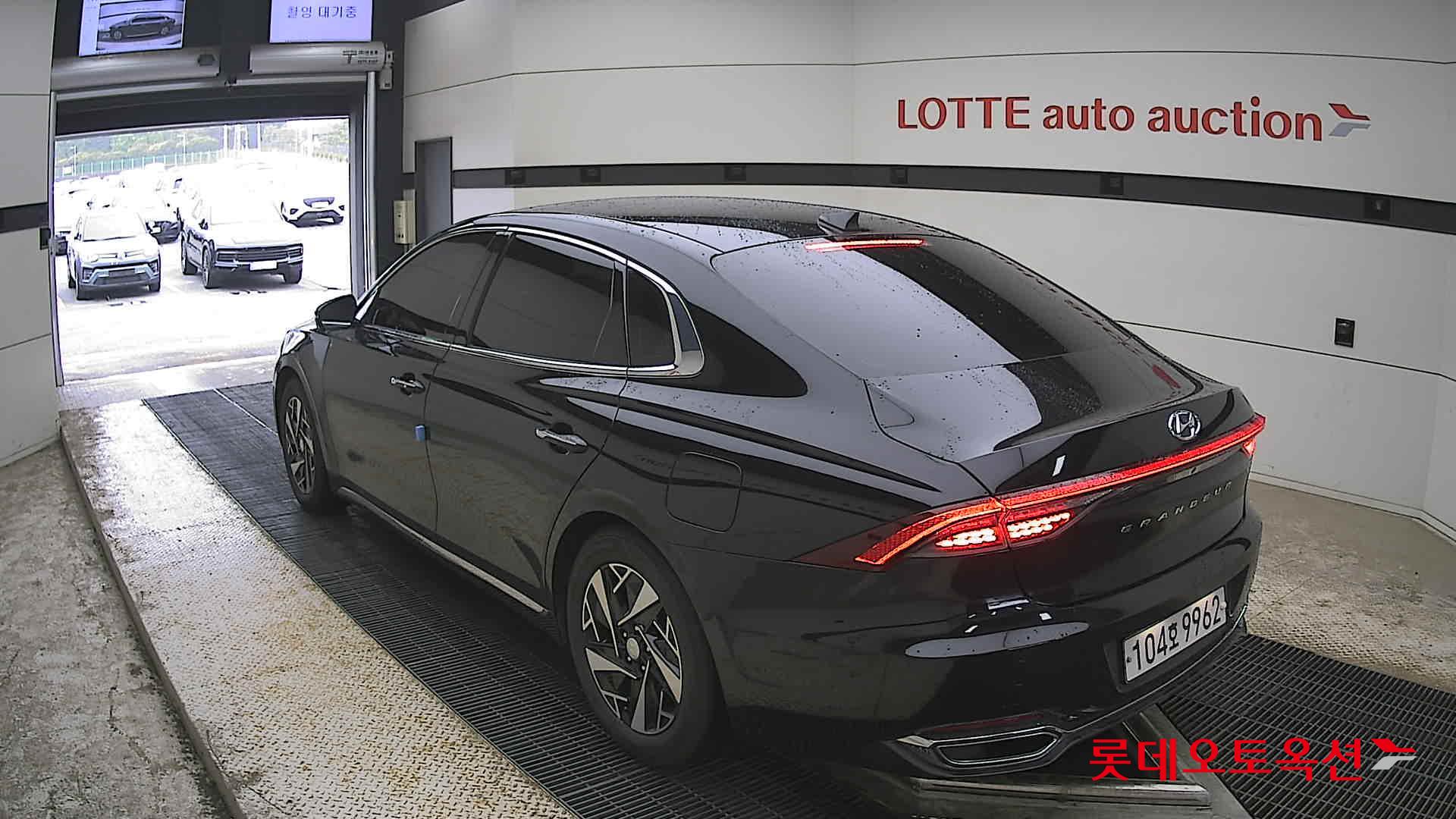 Hyundai Grandeur - 4