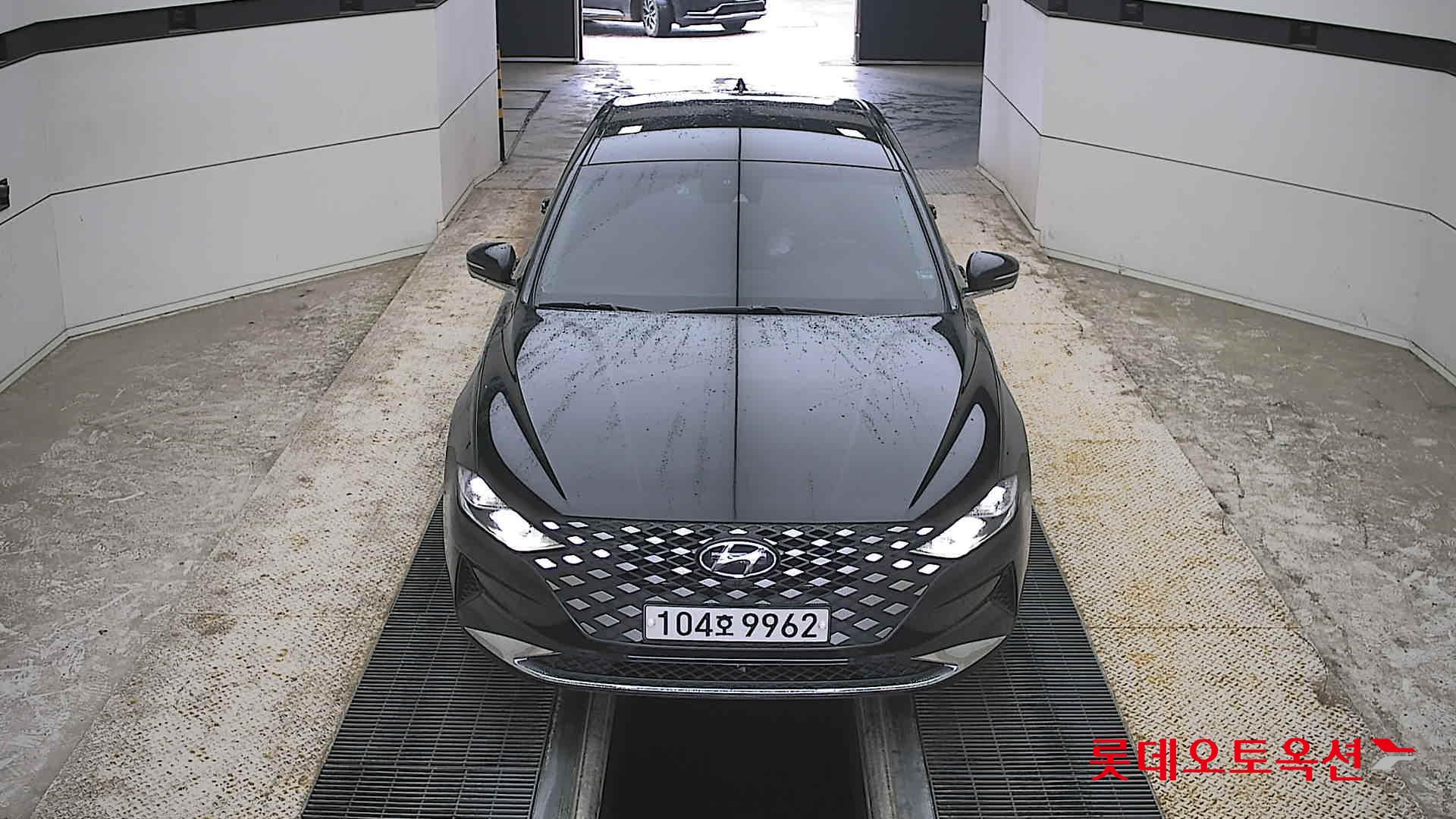 Hyundai Grandeur - 1