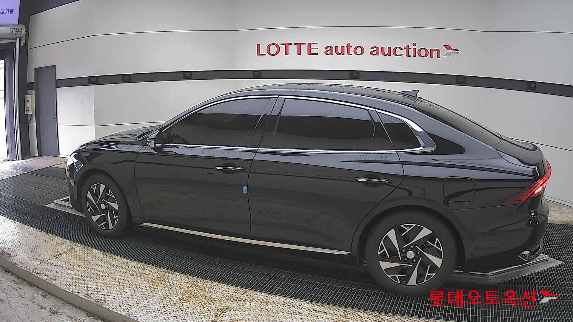 Hyundai Grandeur - 14
