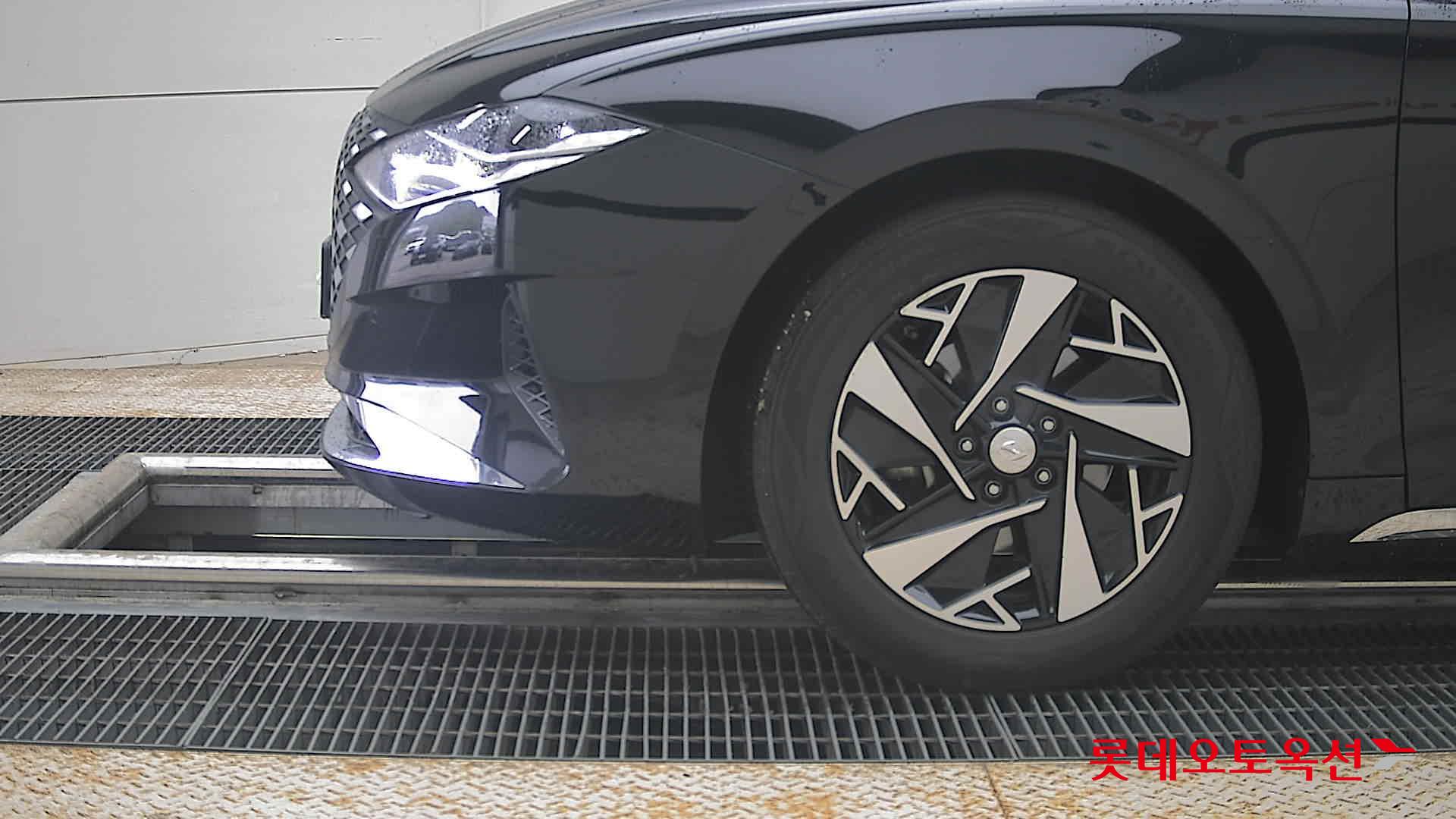 Hyundai Grandeur - 25