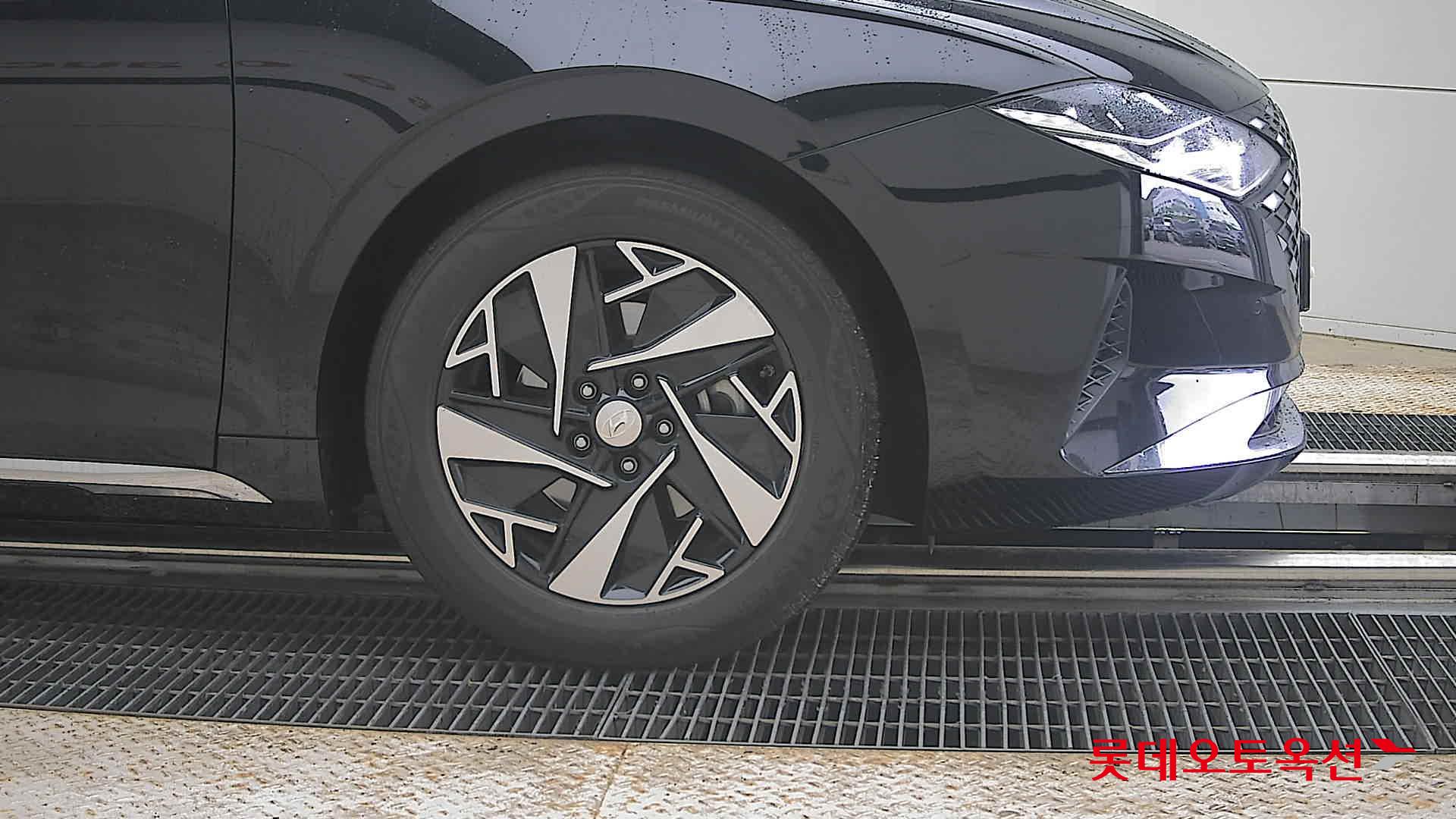Hyundai Grandeur - 27