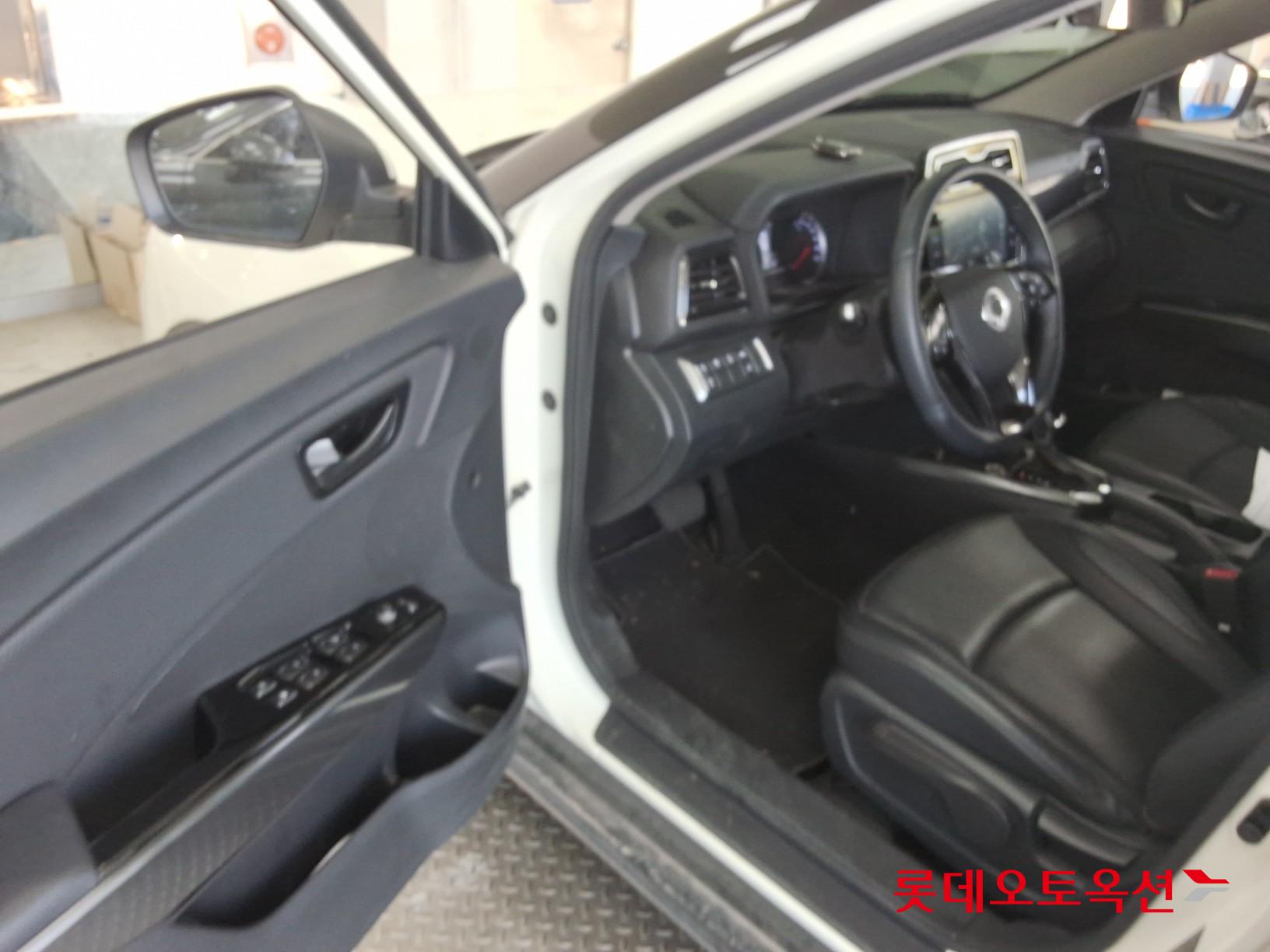 KG Mobility Tivoli - 36