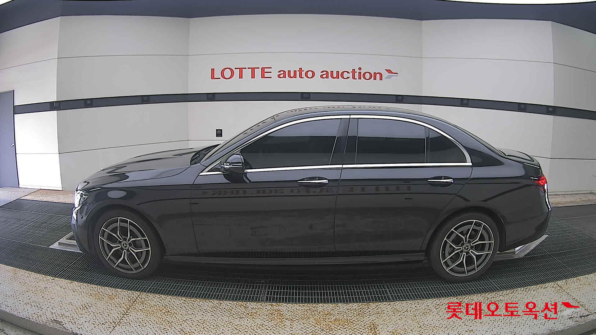 مرسيدس بنز E220 2022 4M LINE