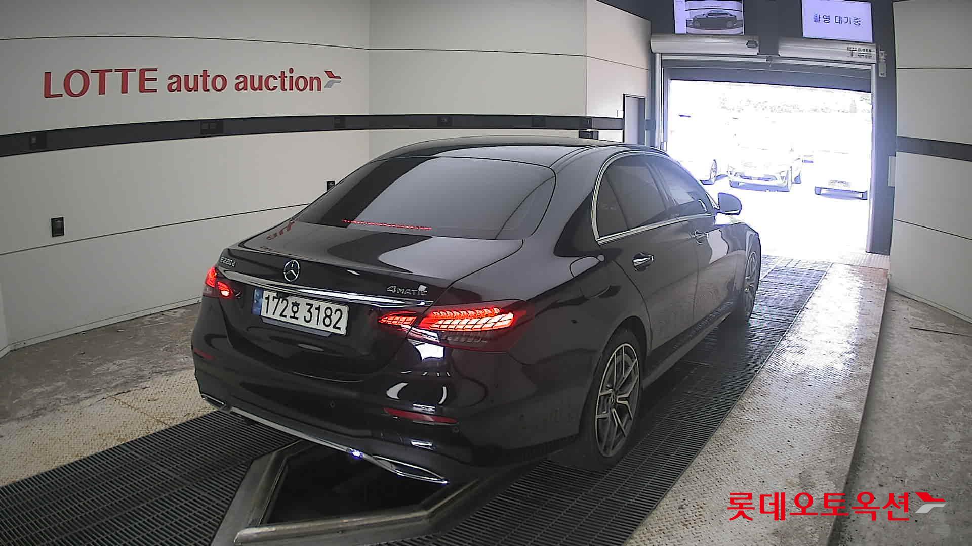 مرسيدس بنز E220 2022 4M LINE