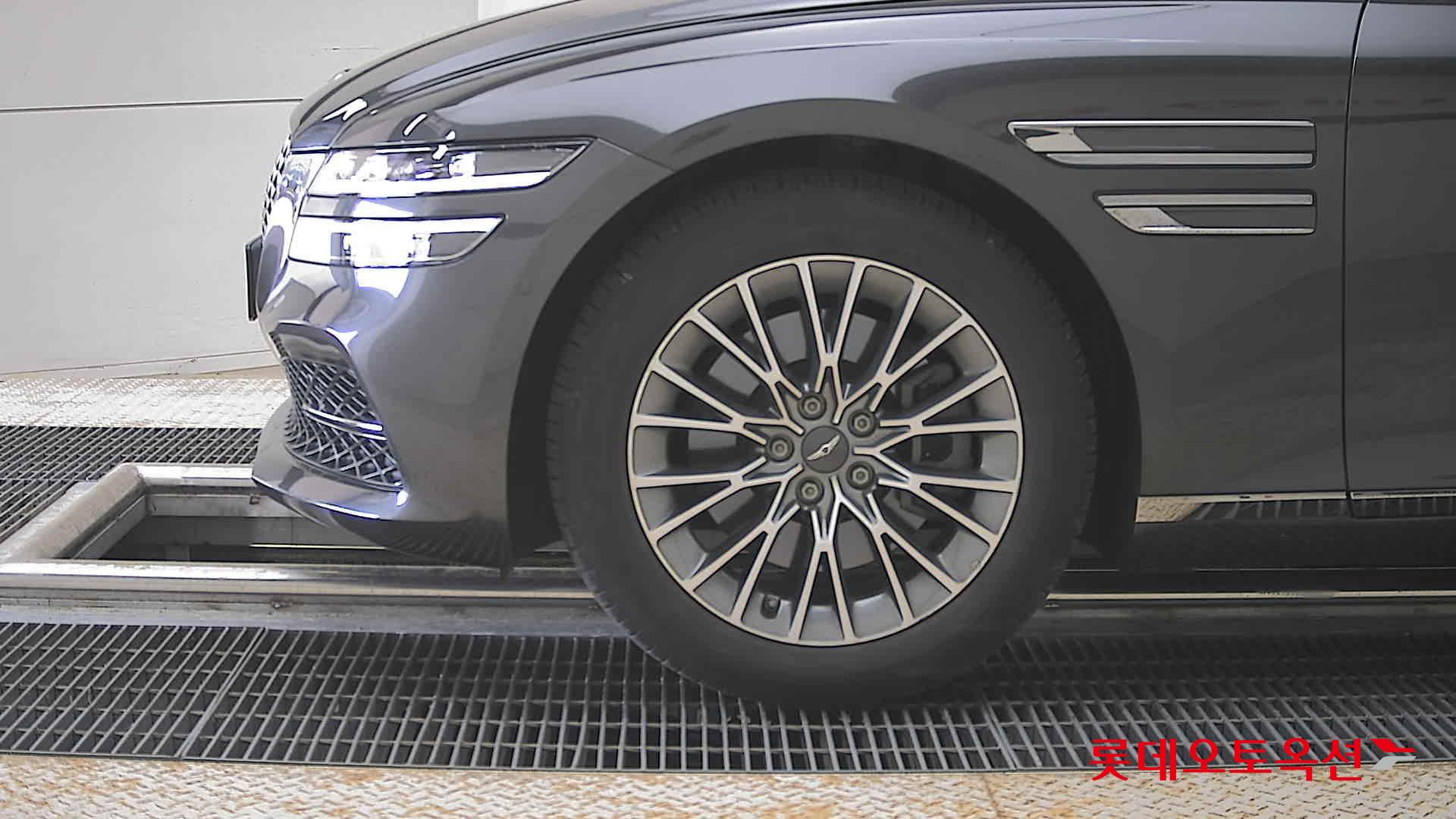 Genesis G80 - 25