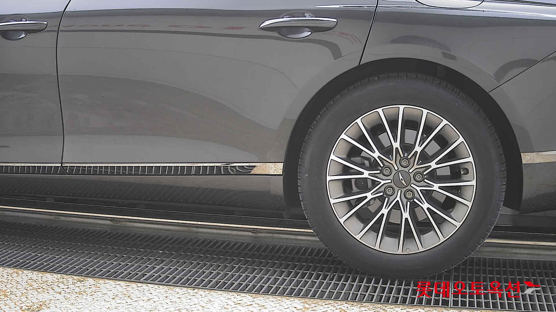 Genesis G80 - 26