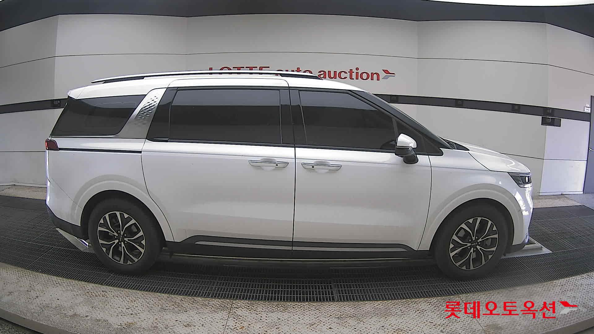 Kia Carnival - 21