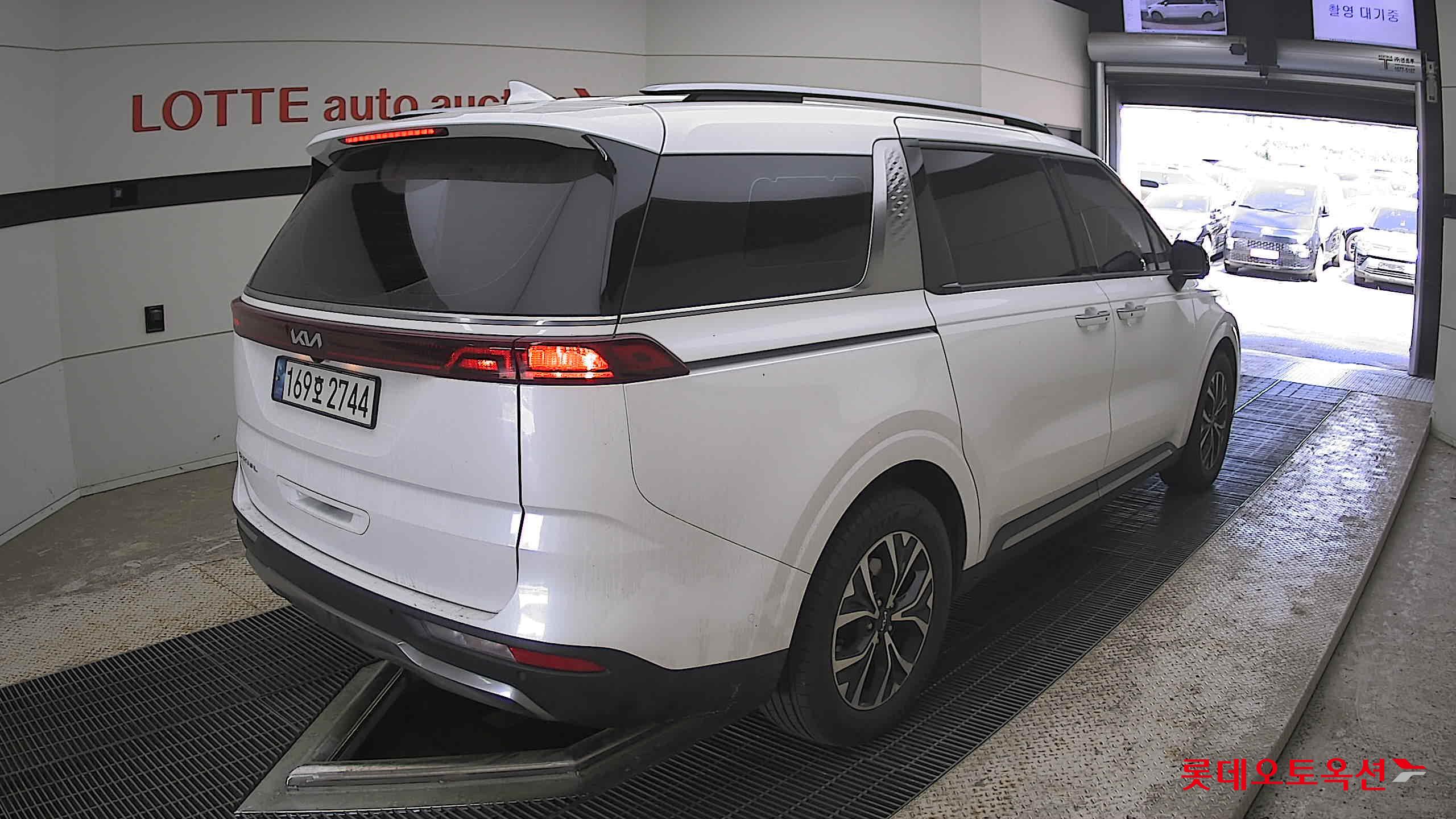 Kia Carnival - 5