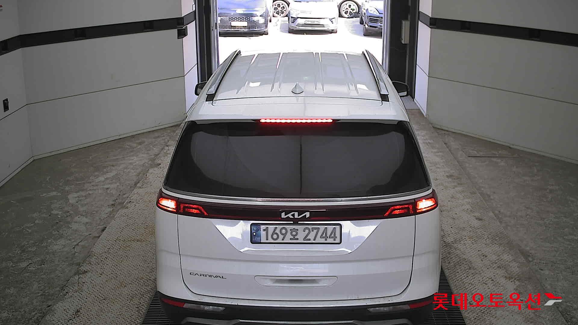 Kia Carnival - 17