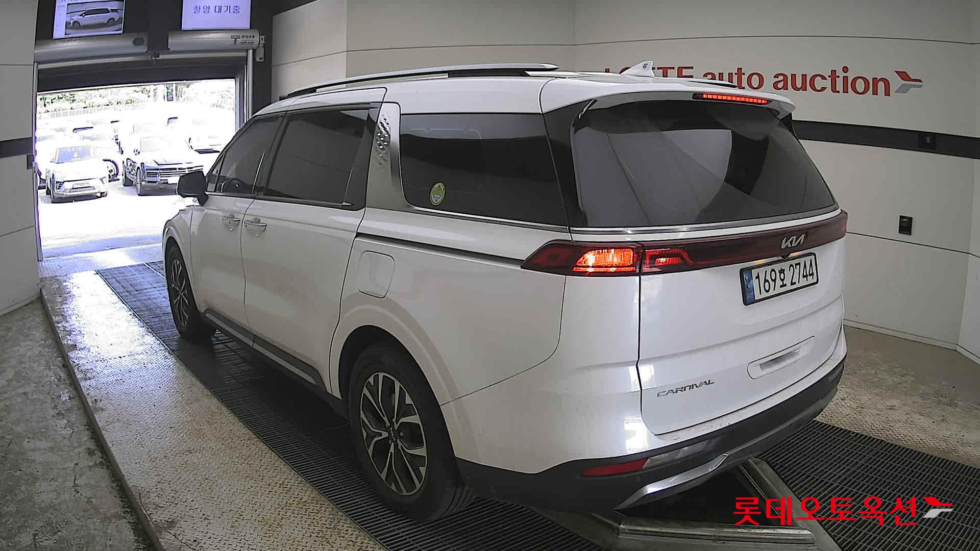 Kia Carnival - 4