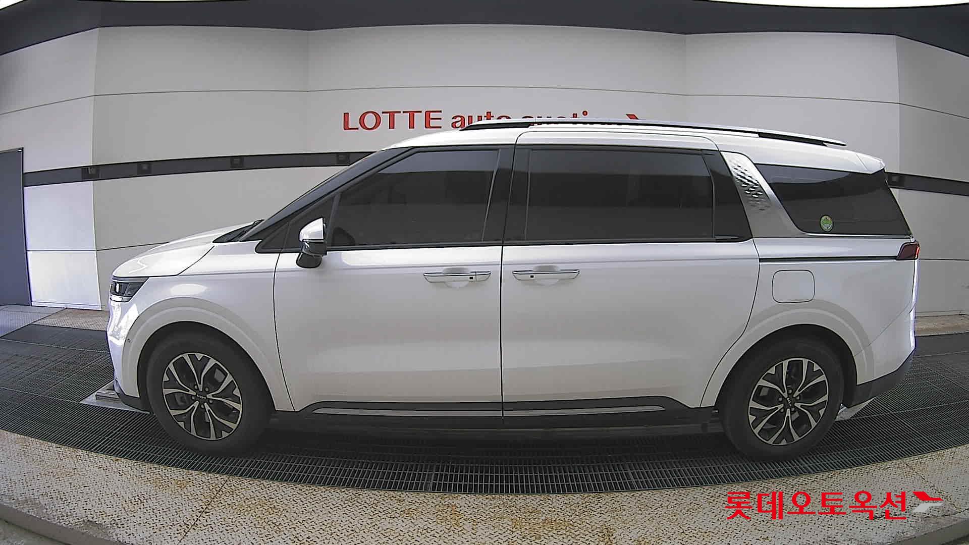 Kia Carnival - 13