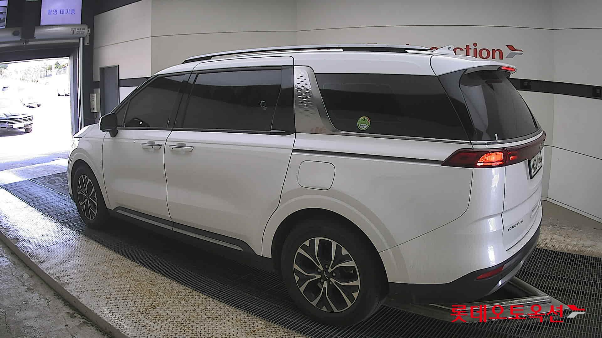 Kia Carnival - 15