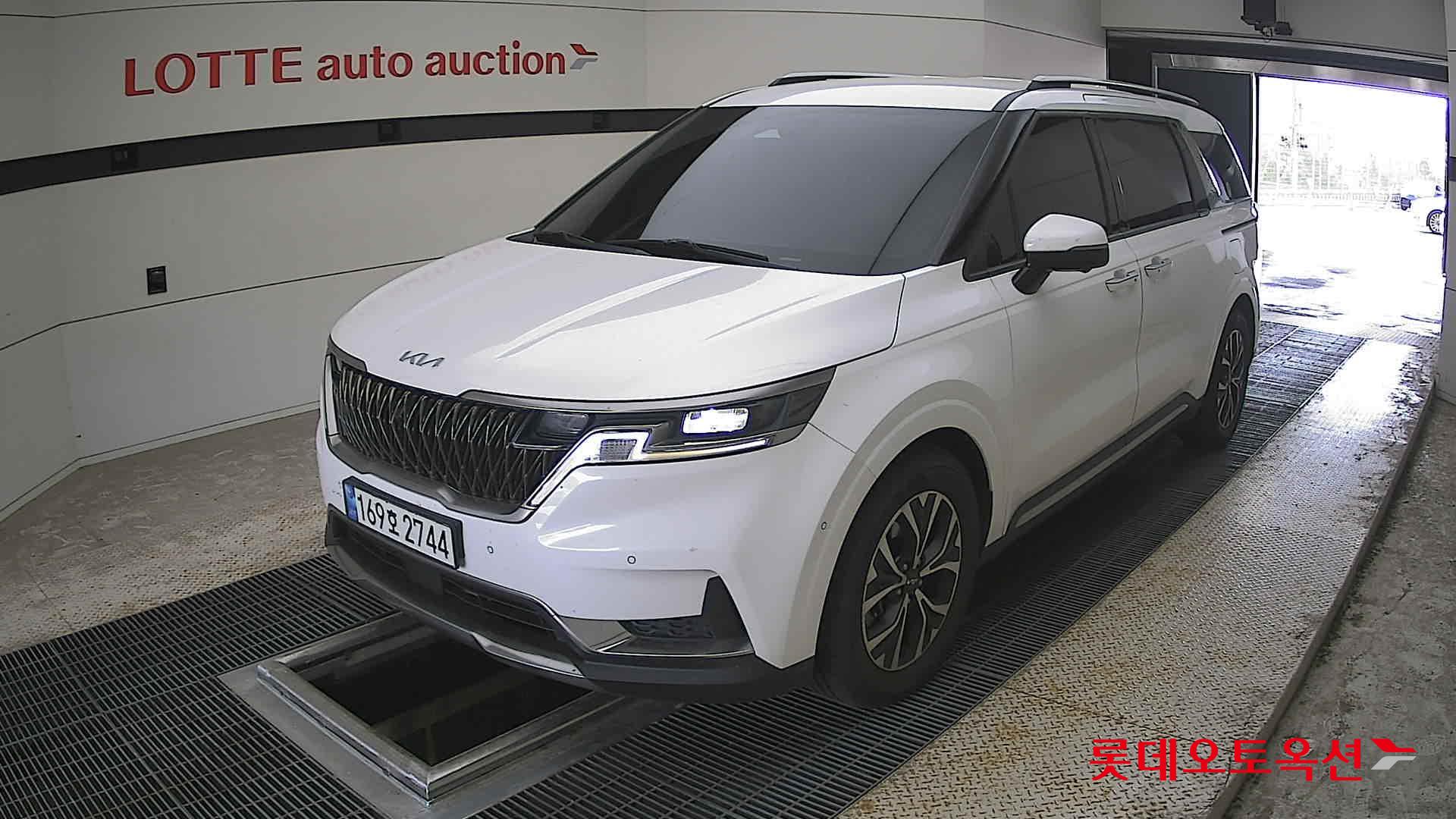 Kia Carnival - 3
