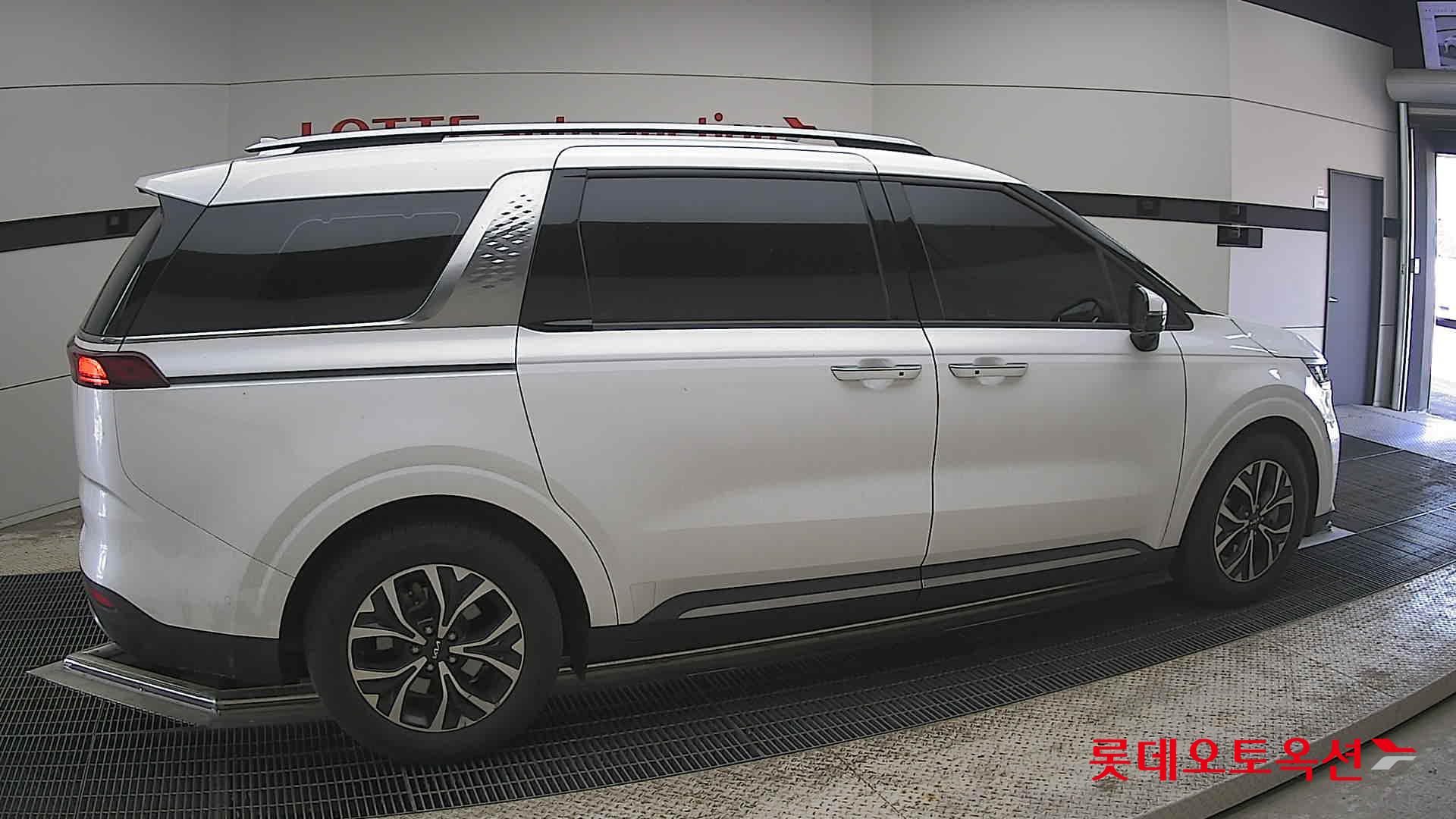 Kia Carnival - 20