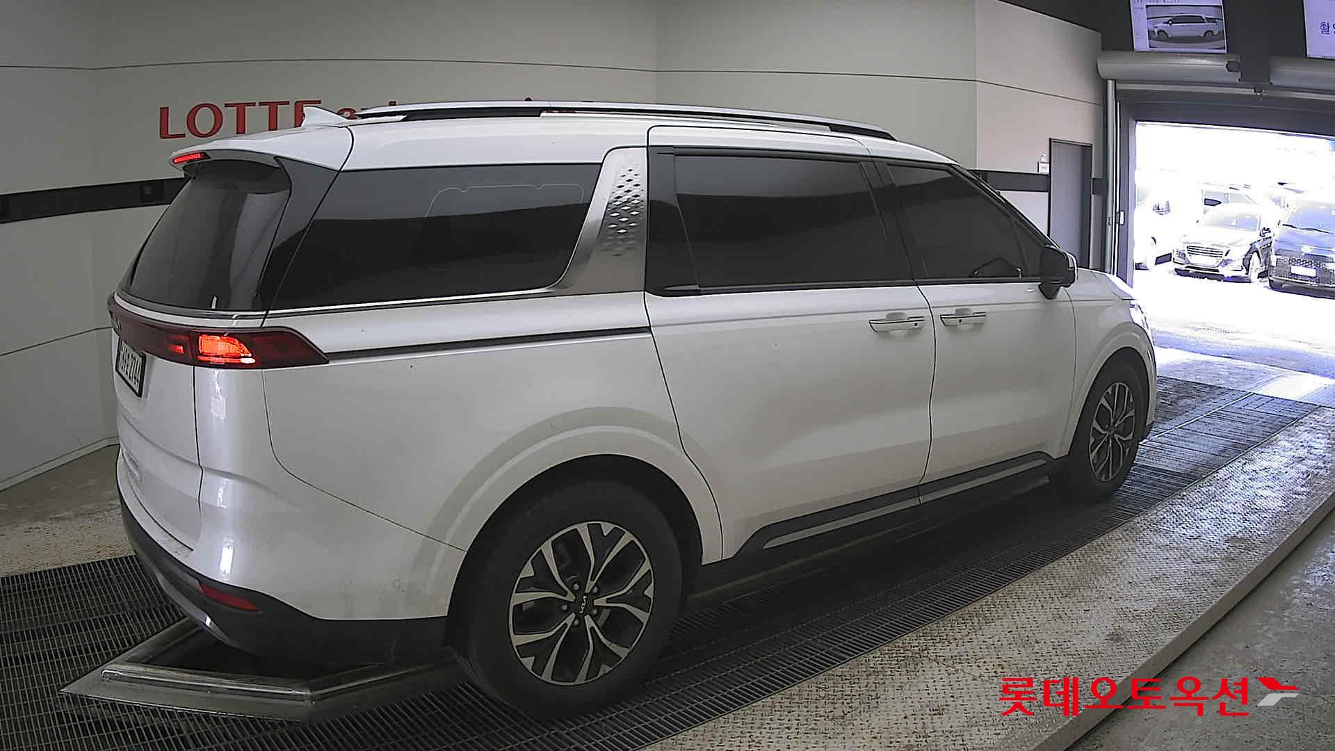 Kia Carnival - 19