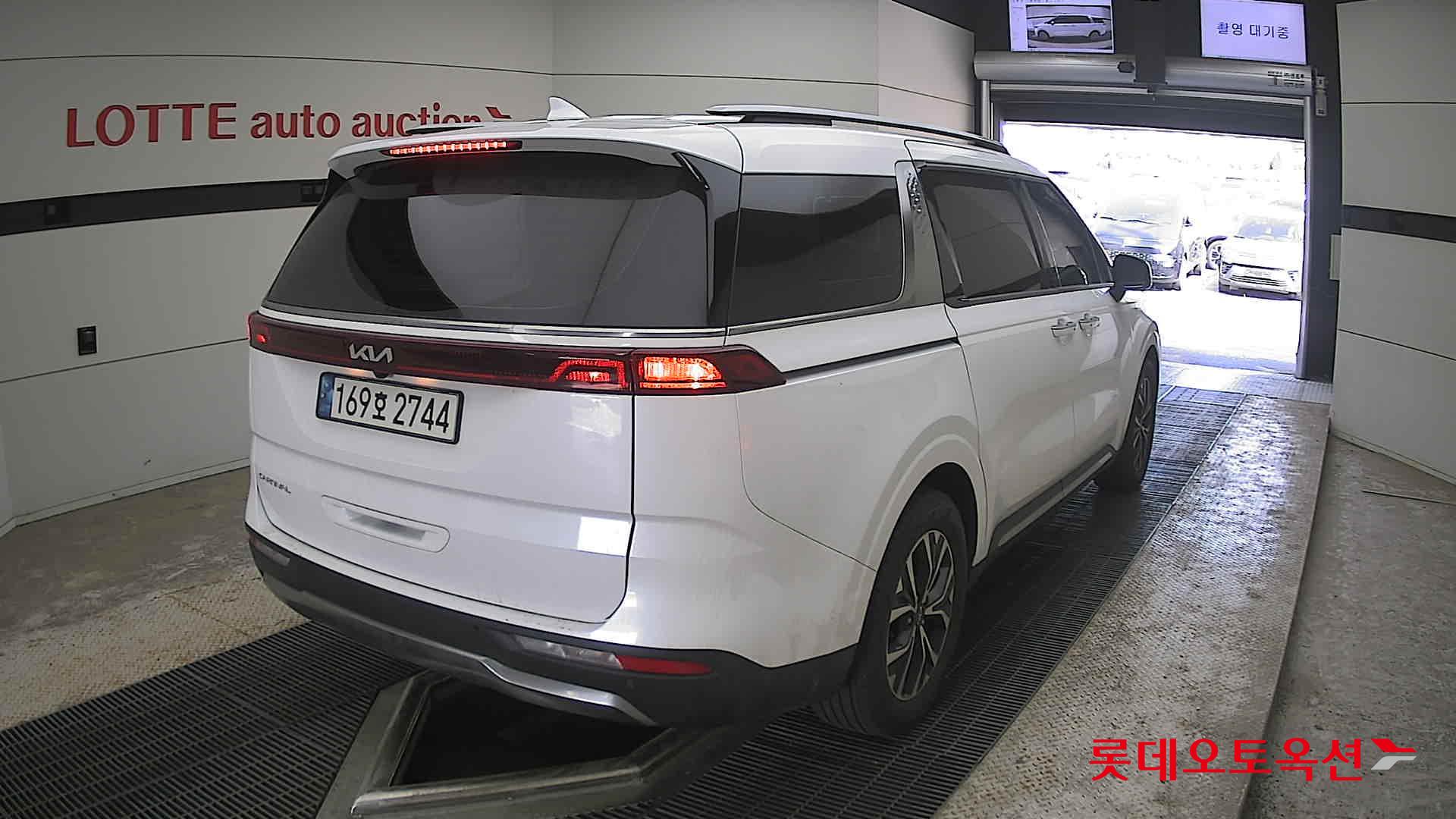 Kia Carnival - 18