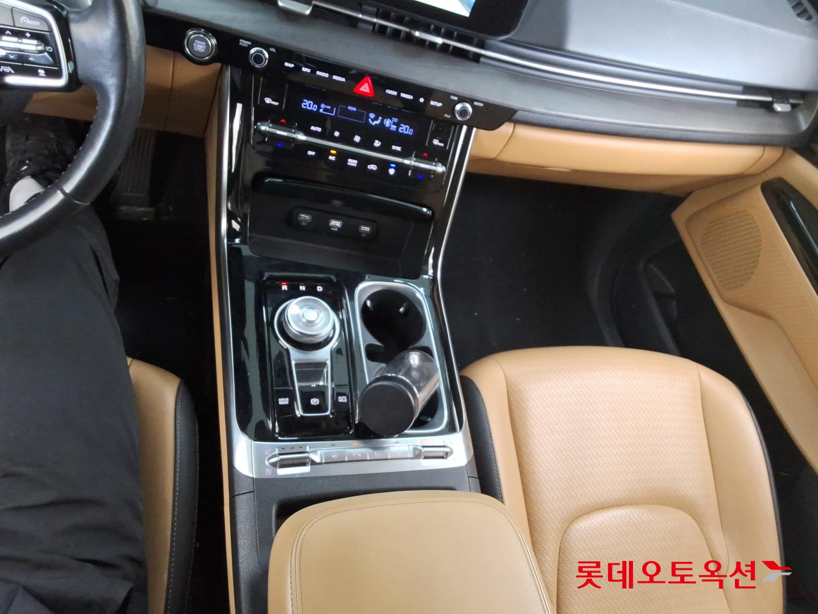 Kia Carnival - 35