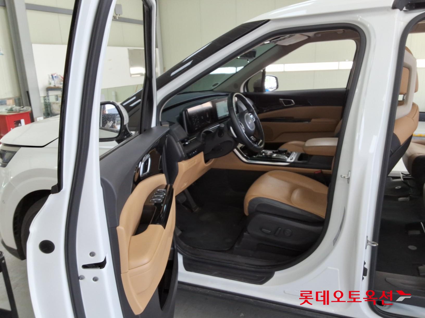 Kia Carnival - 37