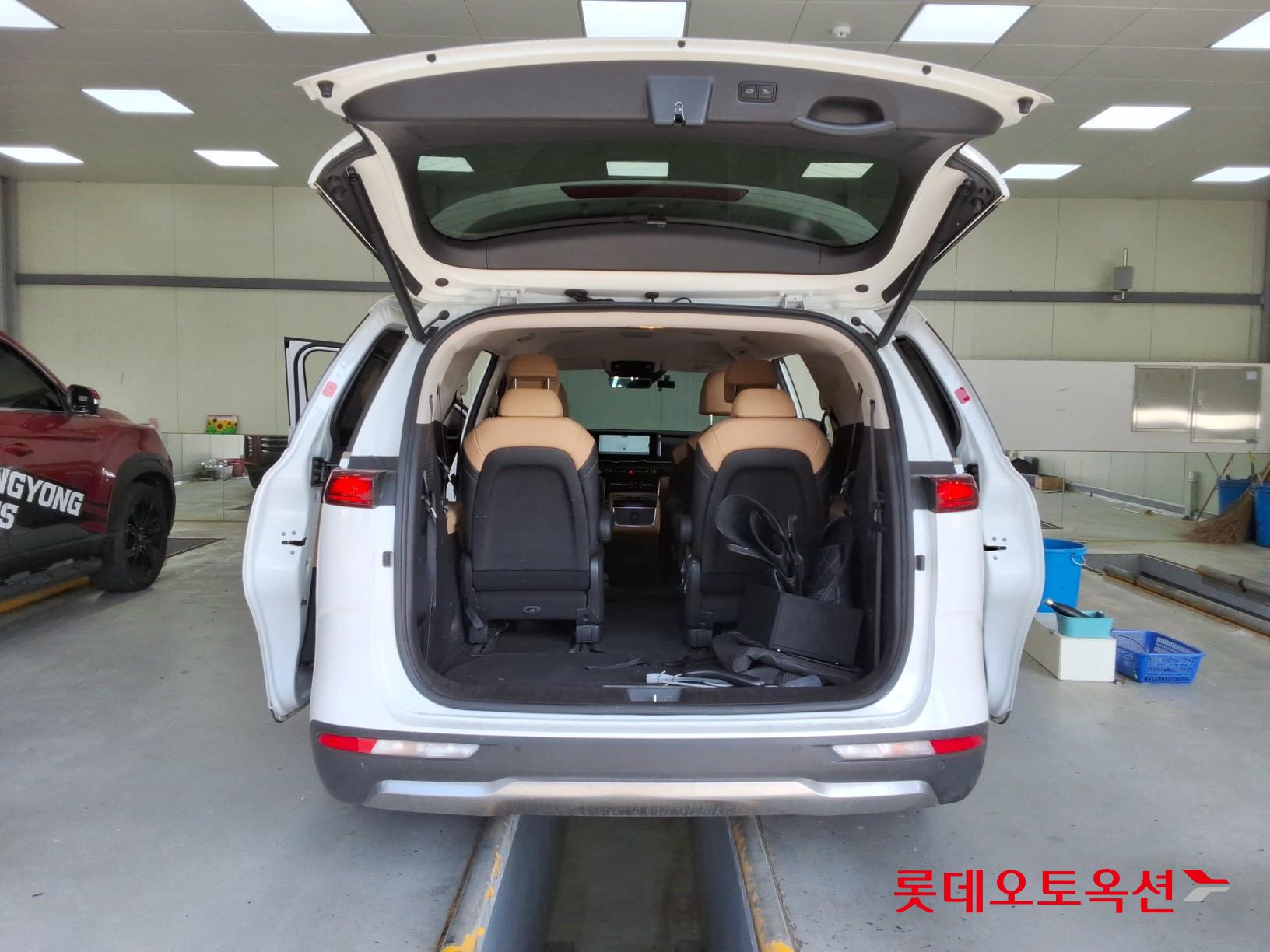 Kia Carnival - 9
