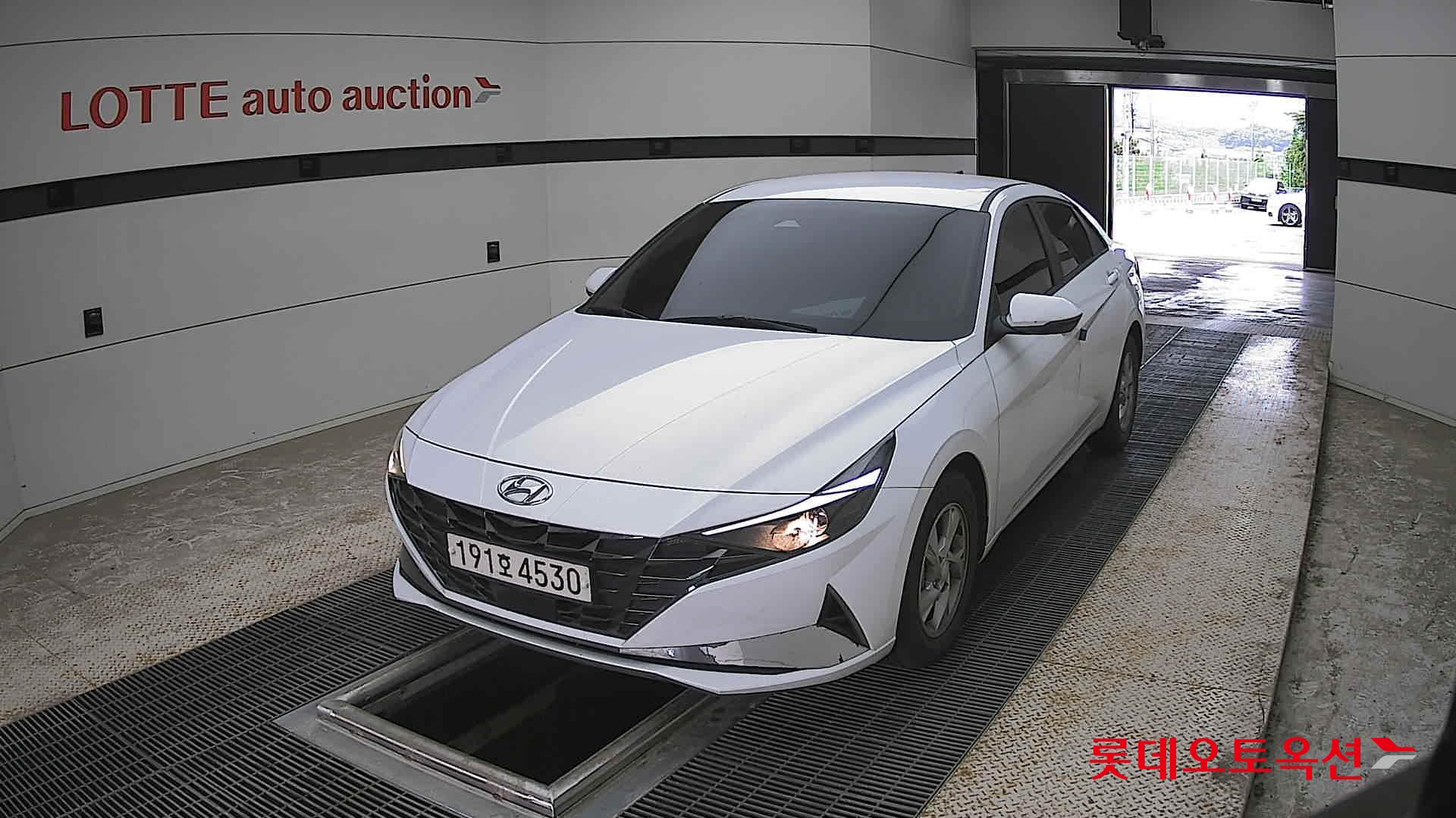 Hyundai Elantra - 10