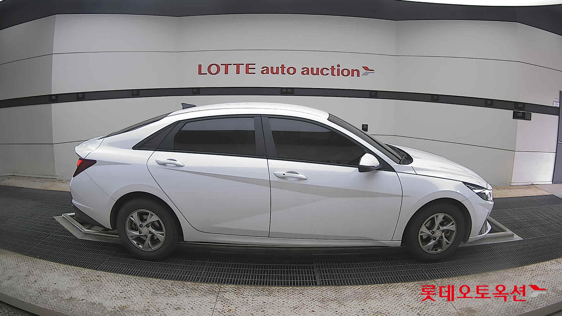 Hyundai Elantra - 21