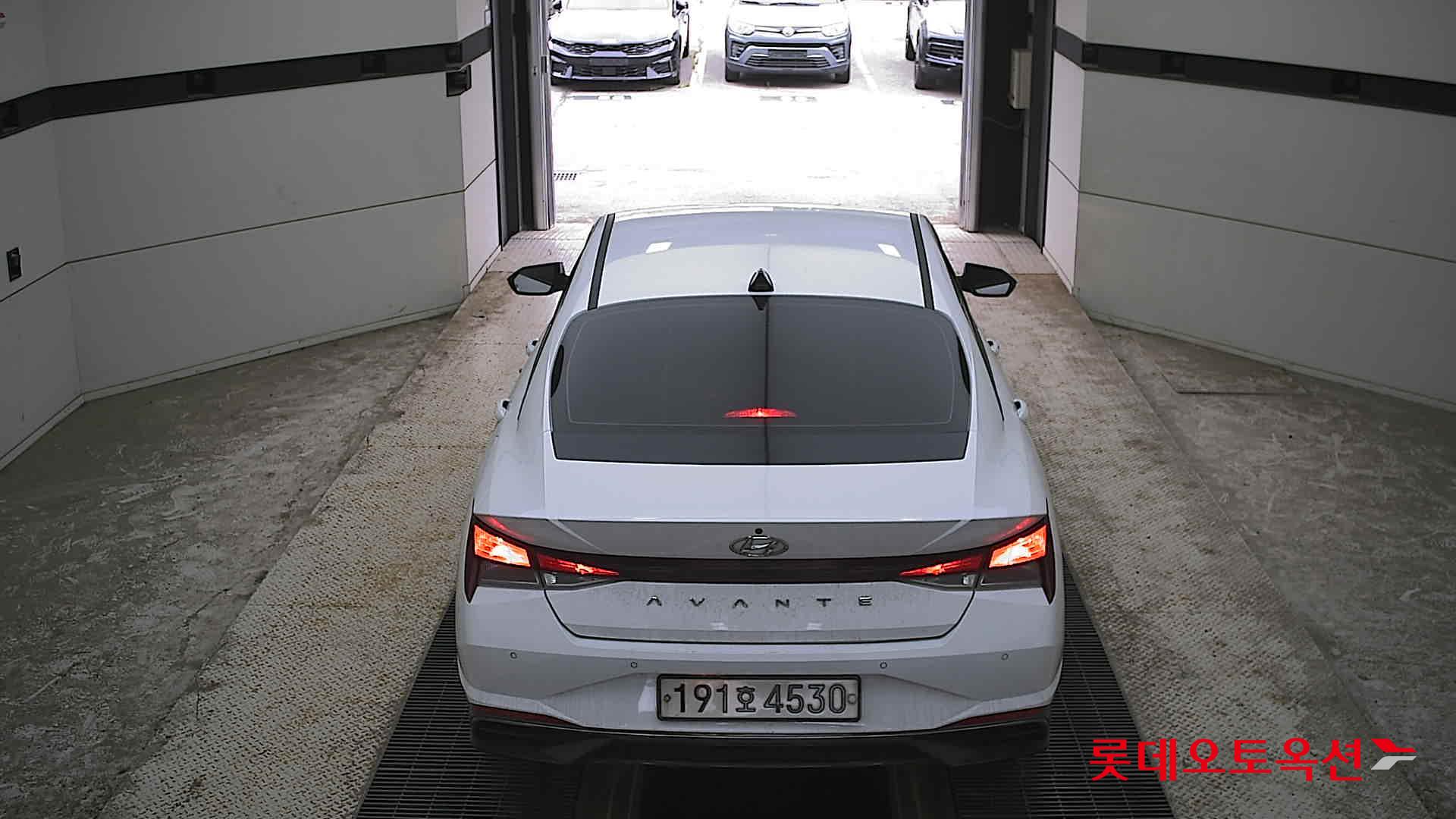 Hyundai Elantra - 17
