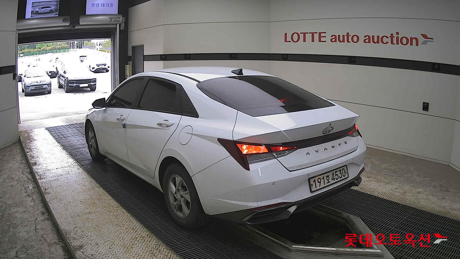 Hyundai Elantra - 4