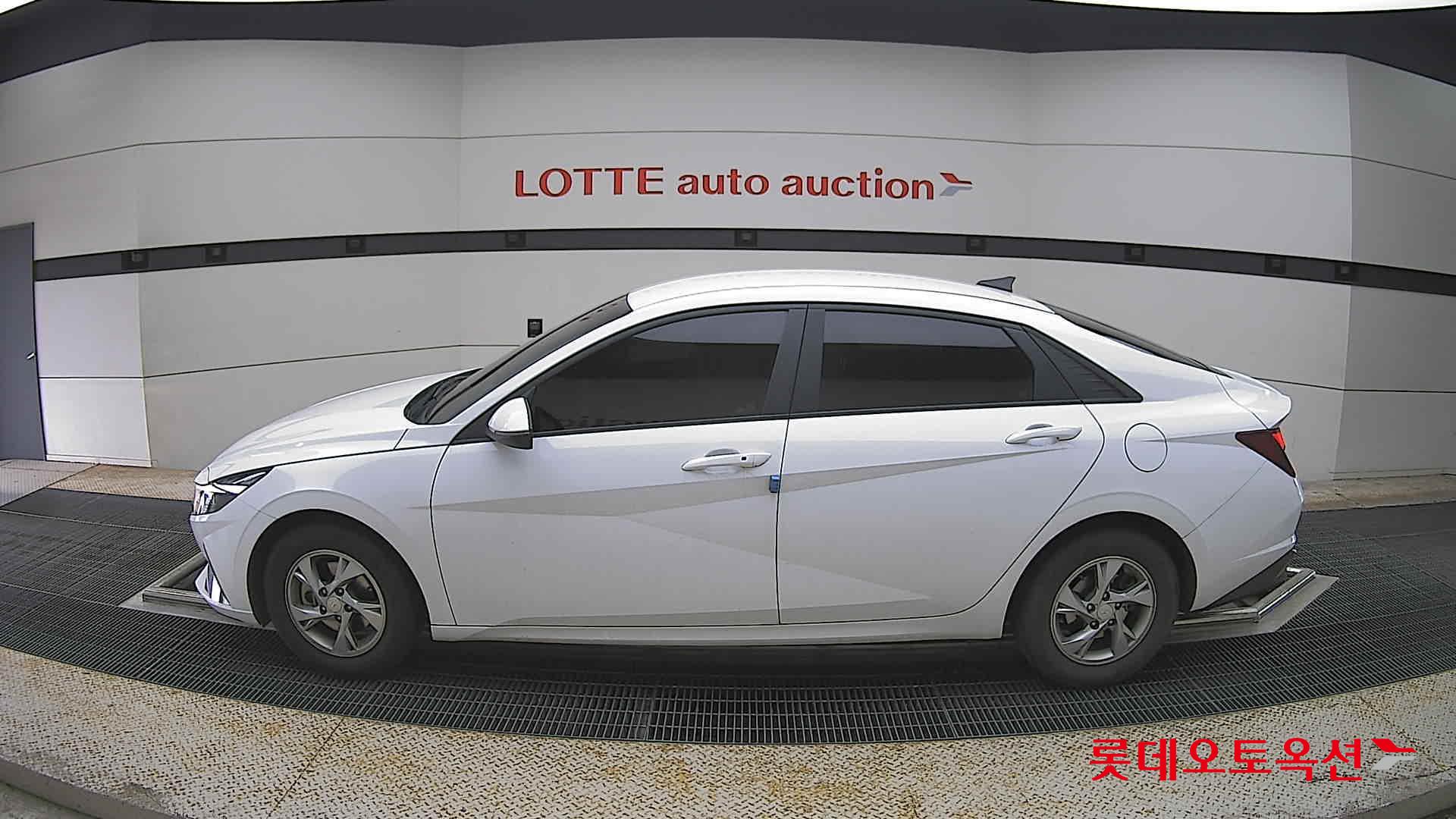 Hyundai Elantra - 13