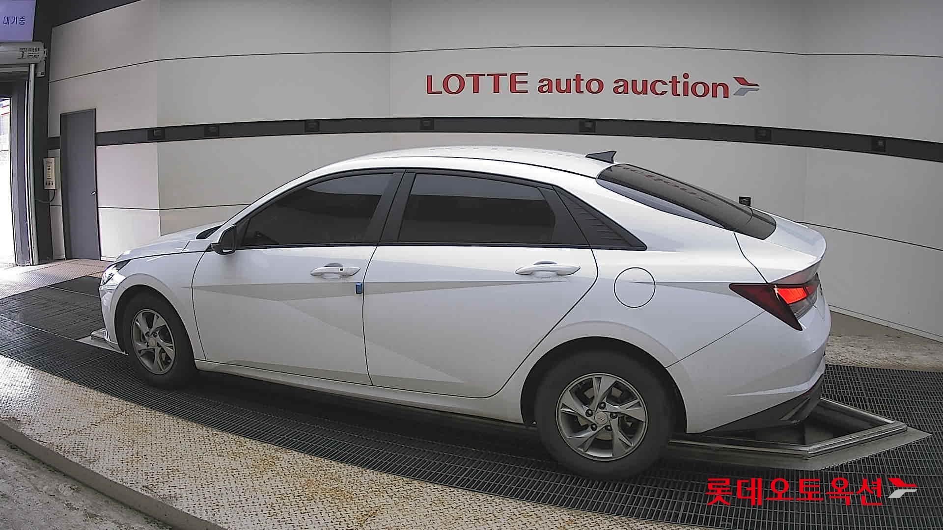 Hyundai Elantra - 14